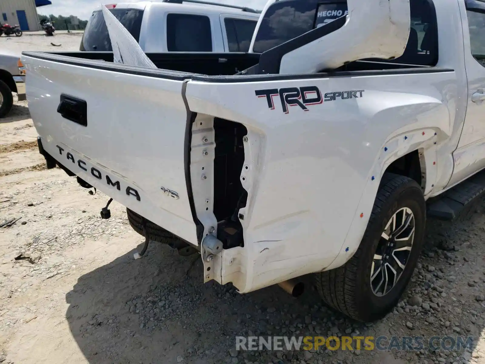 9 Photograph of a damaged car 3TMAZ5CN5LM117685 TOYOTA TACOMA 2020