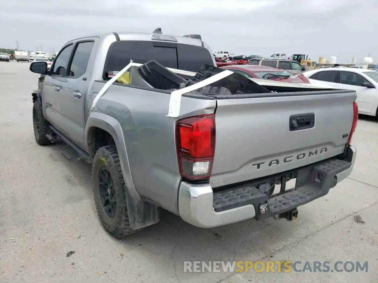 3 Photograph of a damaged car 3TMAZ5CN5LM119226 TOYOTA TACOMA 2020