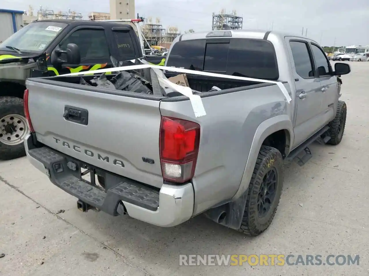 4 Photograph of a damaged car 3TMAZ5CN5LM119226 TOYOTA TACOMA 2020