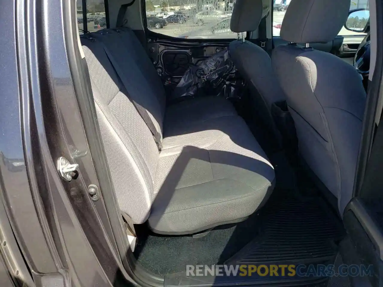 6 Photograph of a damaged car 3TMAZ5CN5LM123602 TOYOTA TACOMA 2020