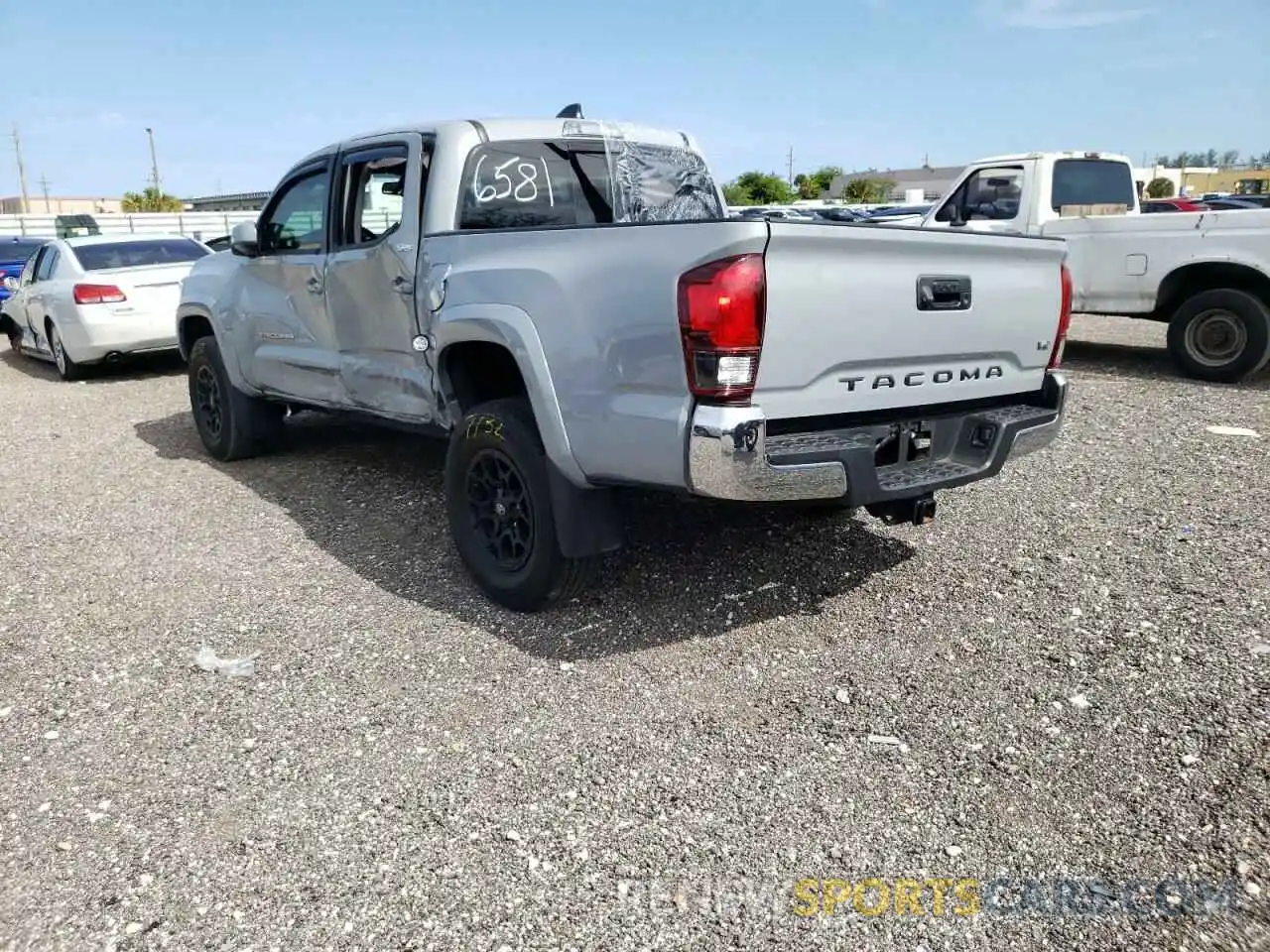 3 Photograph of a damaged car 3TMAZ5CN5LM126581 TOYOTA TACOMA 2020