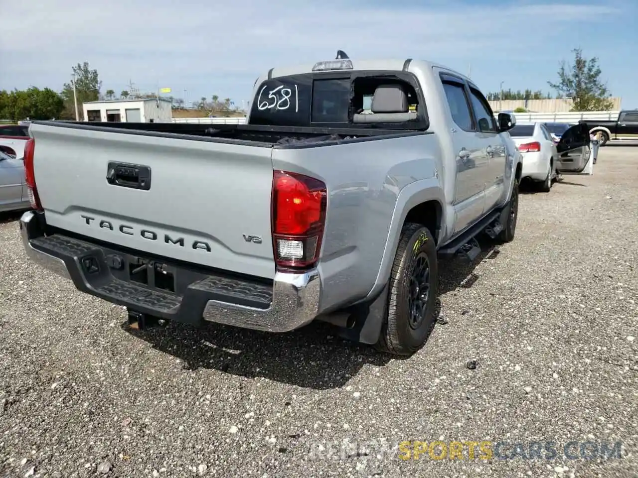 4 Photograph of a damaged car 3TMAZ5CN5LM126581 TOYOTA TACOMA 2020