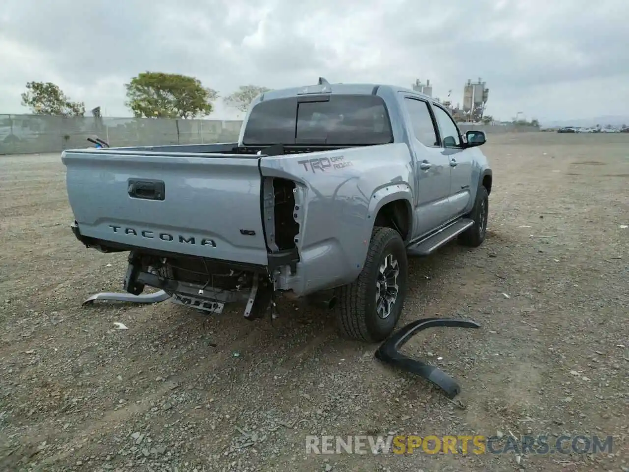 4 Photograph of a damaged car 3TMAZ5CN5LM128072 TOYOTA TACOMA 2020