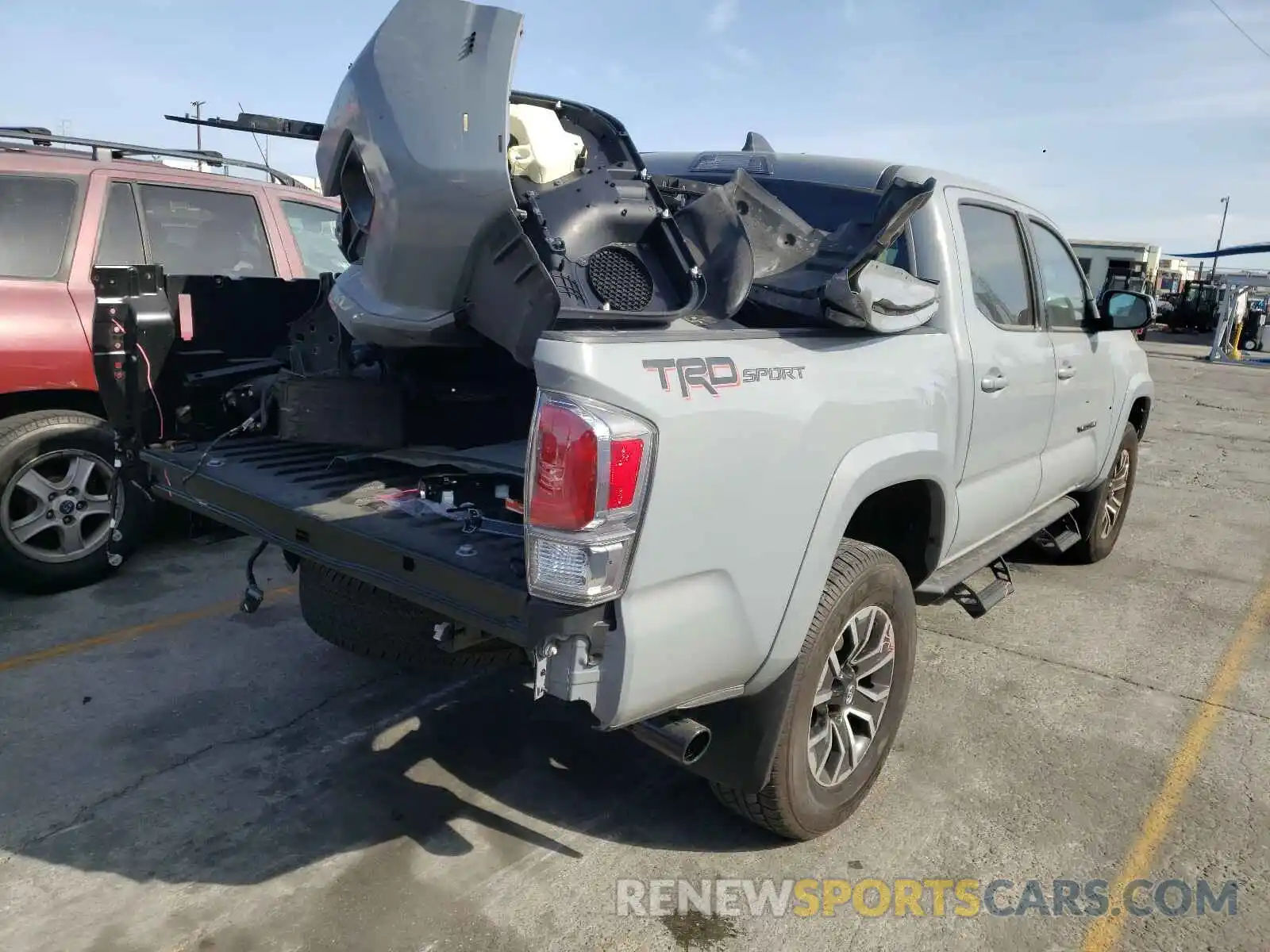 4 Photograph of a damaged car 3TMAZ5CN5LM128640 TOYOTA TACOMA 2020