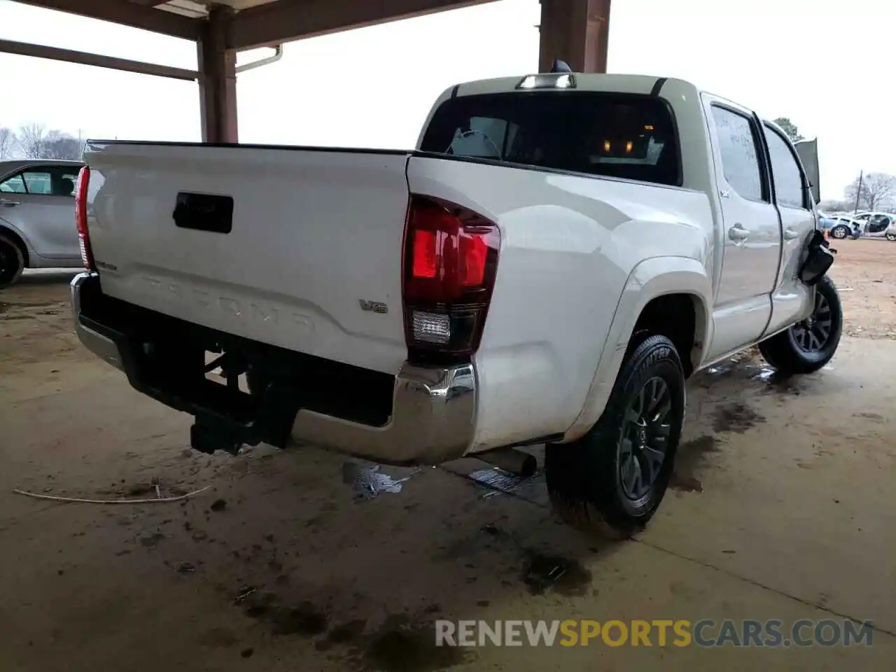 4 Photograph of a damaged car 3TMAZ5CN5LM132753 TOYOTA TACOMA 2020