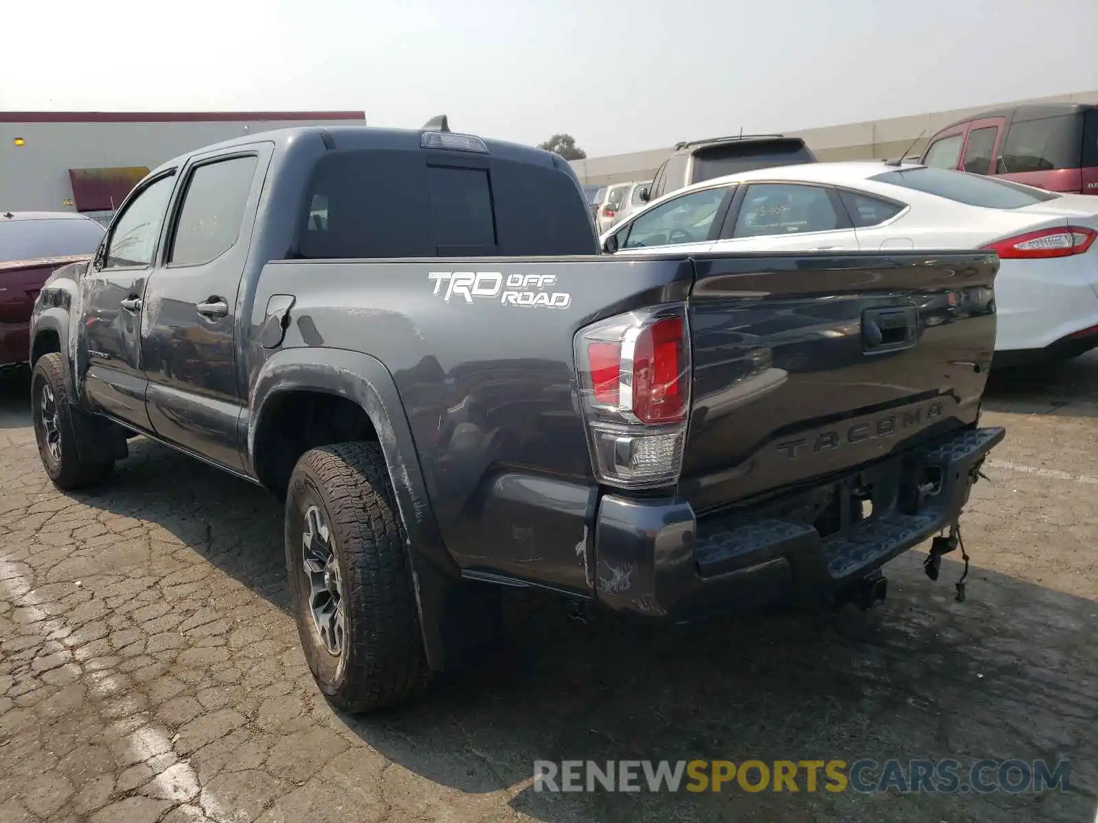 3 Photograph of a damaged car 3TMAZ5CN5LM133076 TOYOTA TACOMA 2020