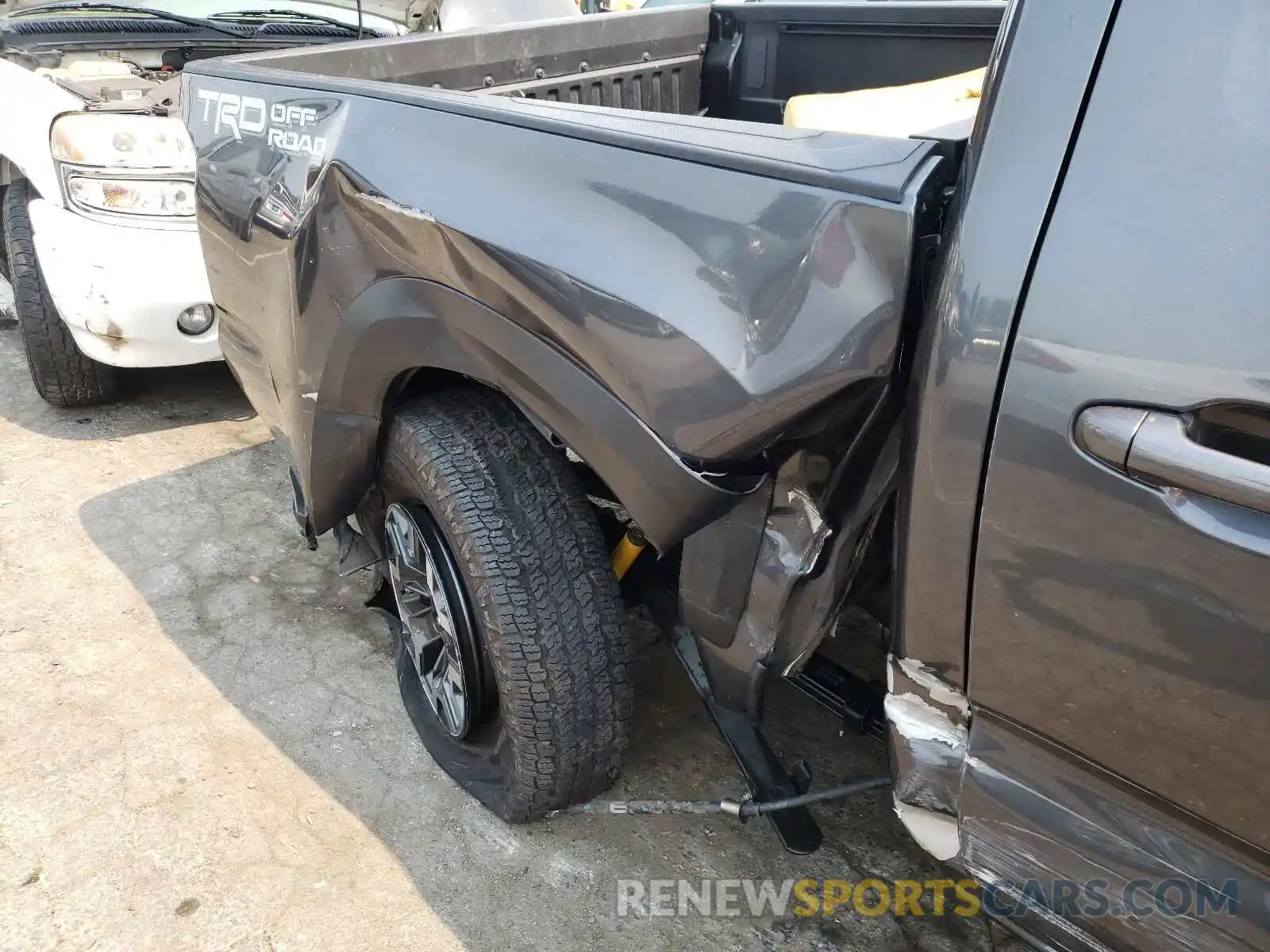 9 Photograph of a damaged car 3TMAZ5CN5LM133076 TOYOTA TACOMA 2020