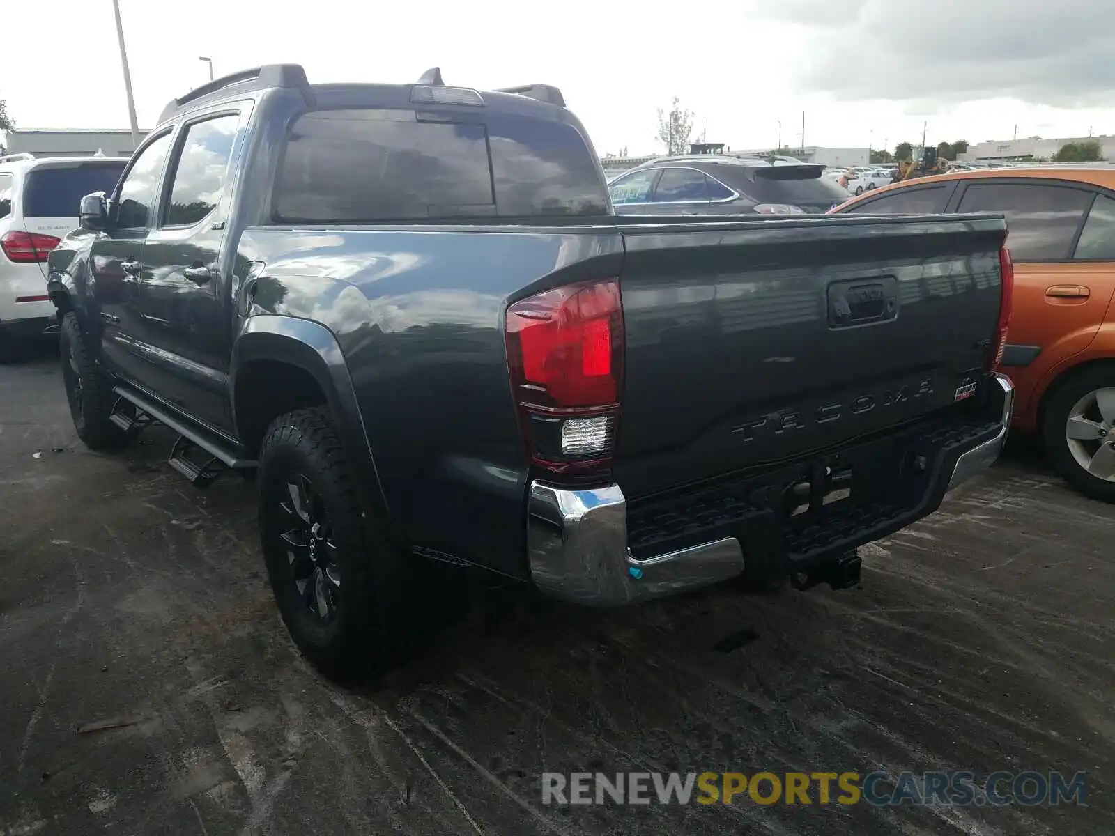 3 Photograph of a damaged car 3TMAZ5CN5LM134275 TOYOTA TACOMA 2020