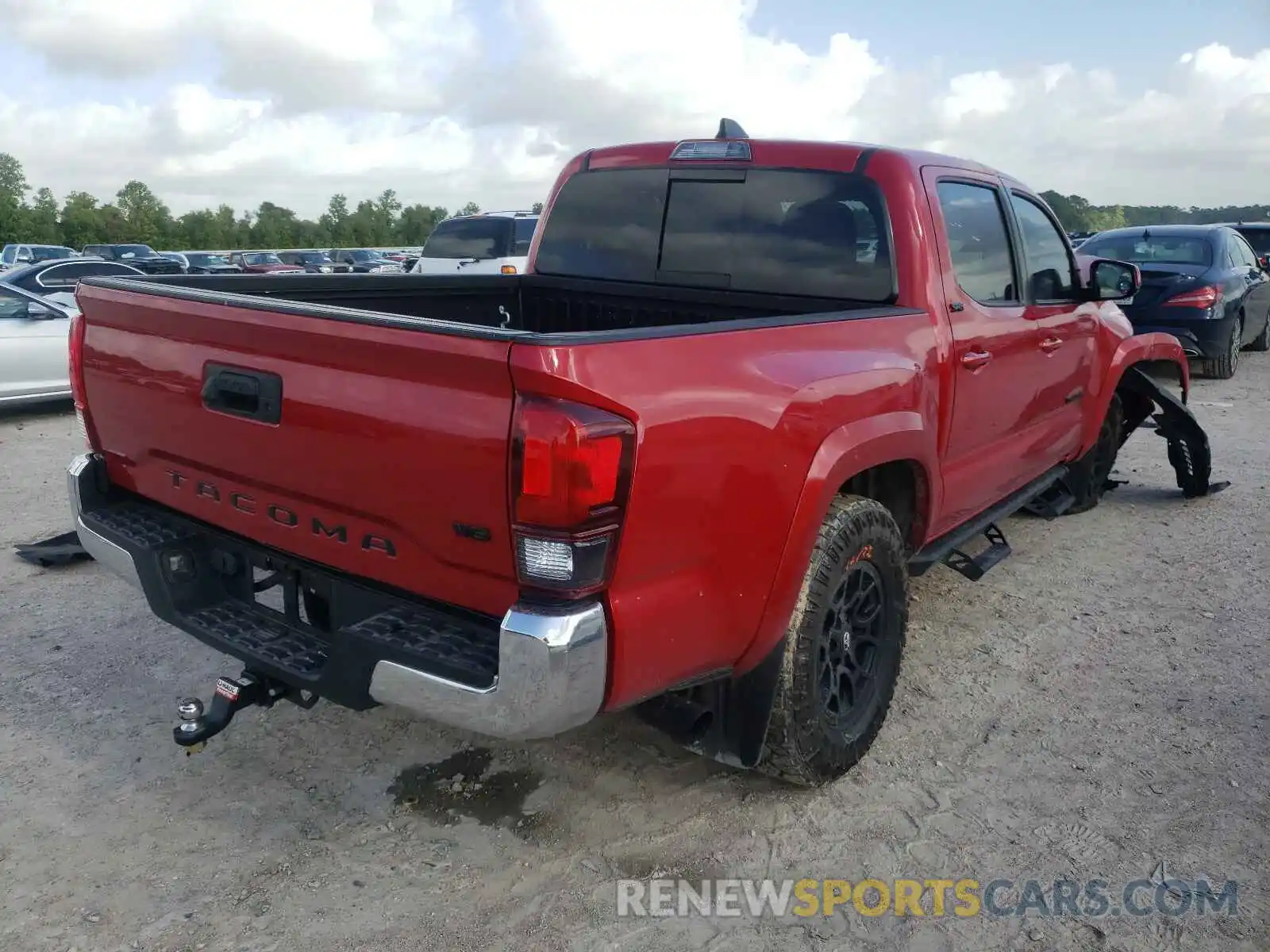 4 Photograph of a damaged car 3TMAZ5CN5LM135216 TOYOTA TACOMA 2020