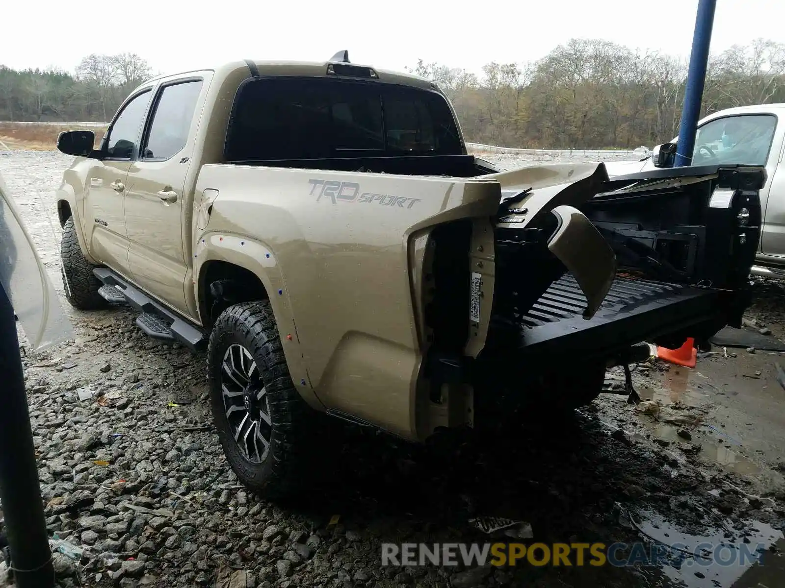 3 Photograph of a damaged car 3TMAZ5CN5LM137693 TOYOTA TACOMA 2020