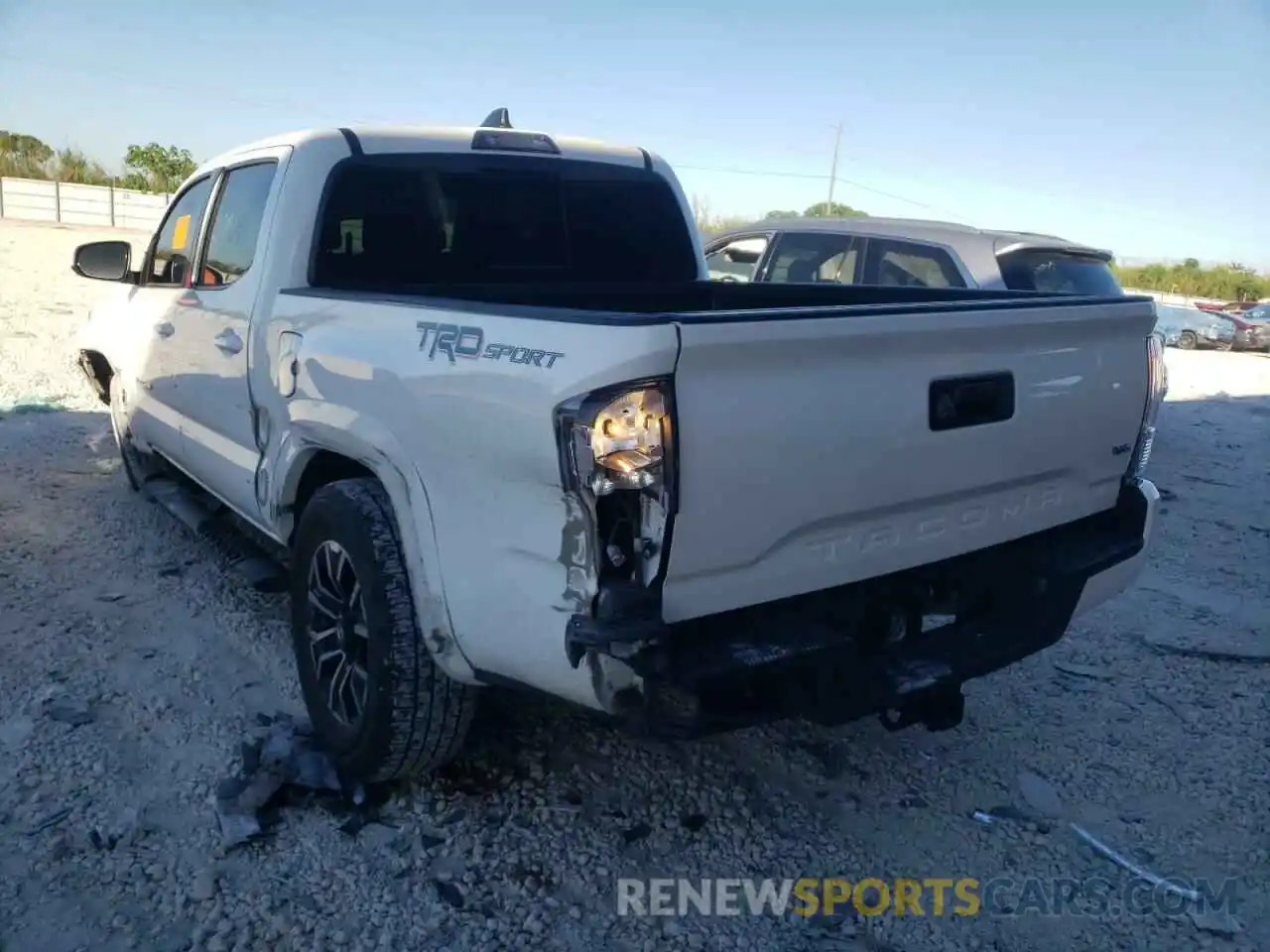 3 Photograph of a damaged car 3TMAZ5CN5LM139525 TOYOTA TACOMA 2020