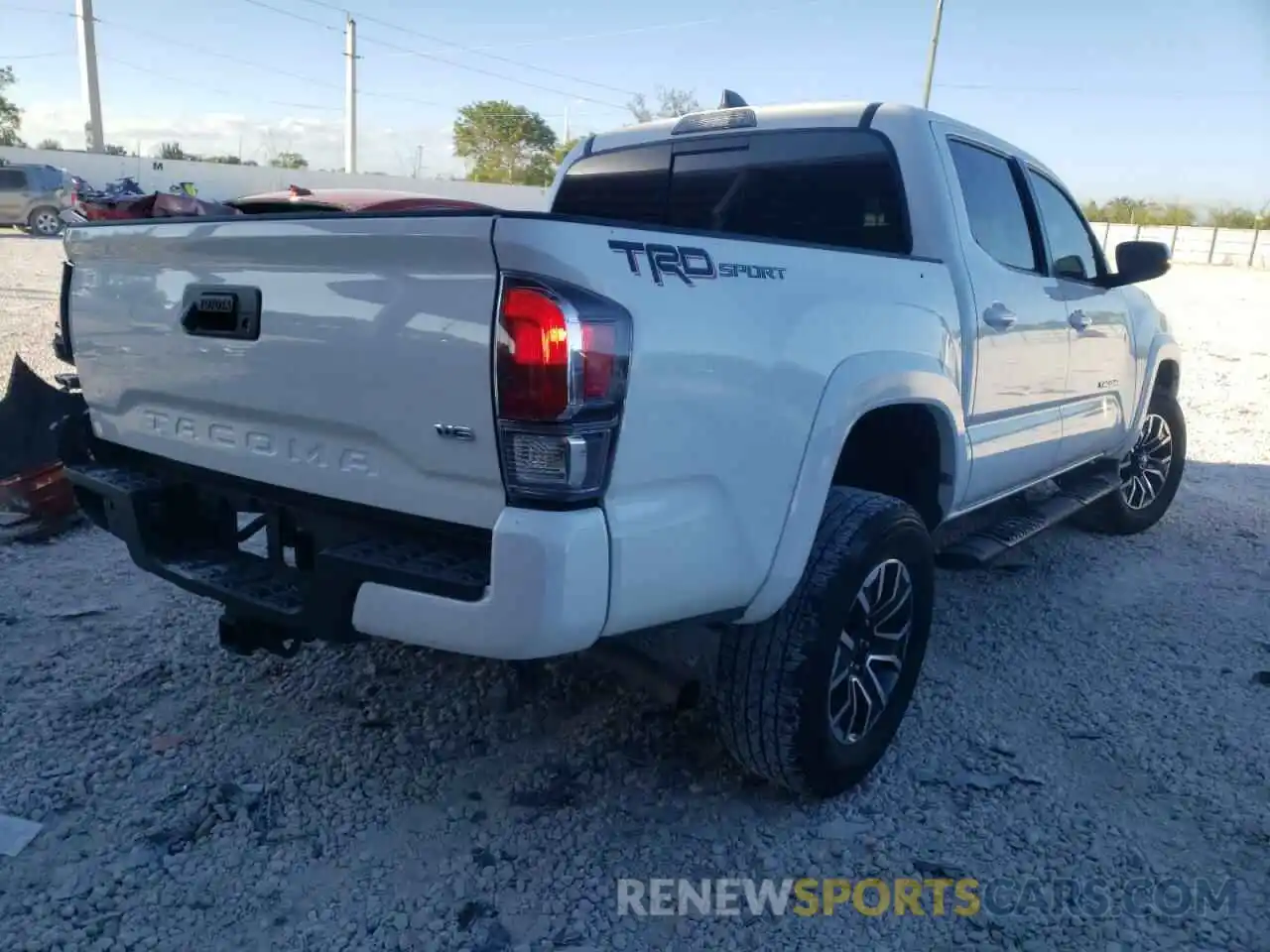 4 Photograph of a damaged car 3TMAZ5CN5LM139525 TOYOTA TACOMA 2020