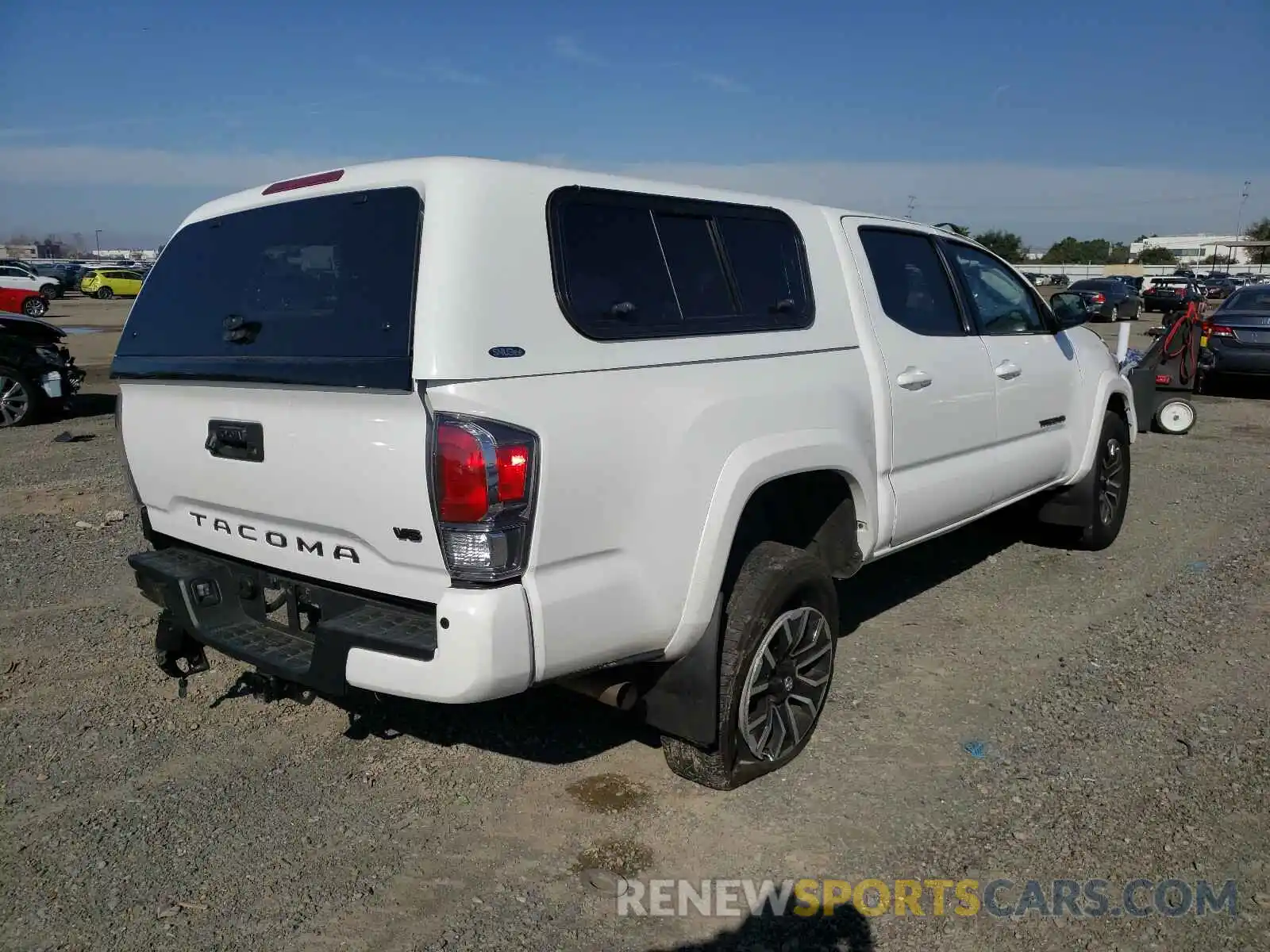 4 Photograph of a damaged car 3TMAZ5CN6LM114889 TOYOTA TACOMA 2020