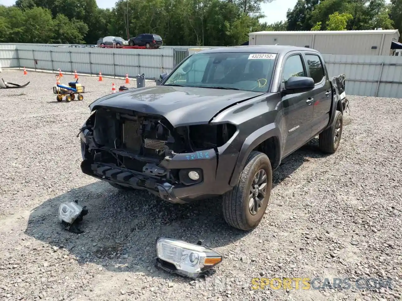 2 Photograph of a damaged car 3TMAZ5CN6LM118389 TOYOTA TACOMA 2020