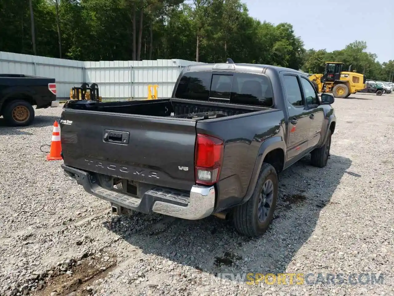 4 Photograph of a damaged car 3TMAZ5CN6LM118389 TOYOTA TACOMA 2020