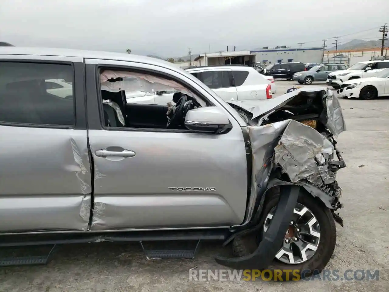 5 Photograph of a damaged car 3TMAZ5CN6LM118697 TOYOTA TACOMA 2020