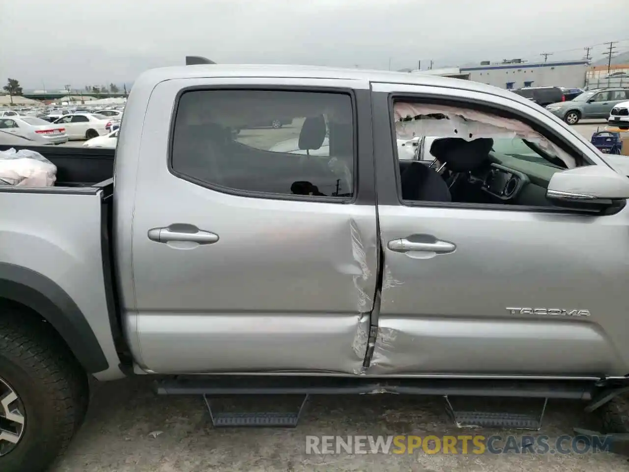 6 Photograph of a damaged car 3TMAZ5CN6LM118697 TOYOTA TACOMA 2020