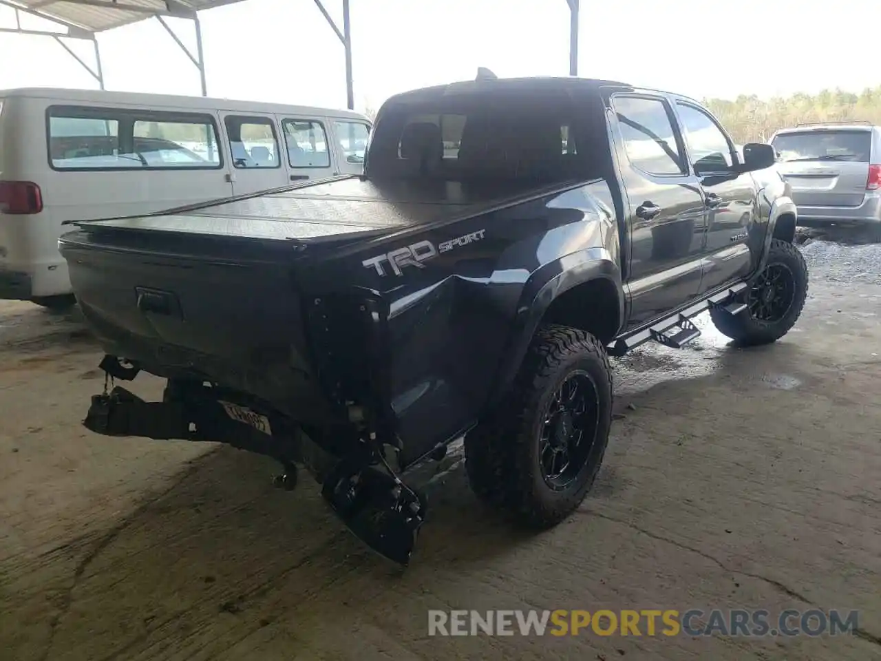 4 Photograph of a damaged car 3TMAZ5CN6LM122183 TOYOTA TACOMA 2020