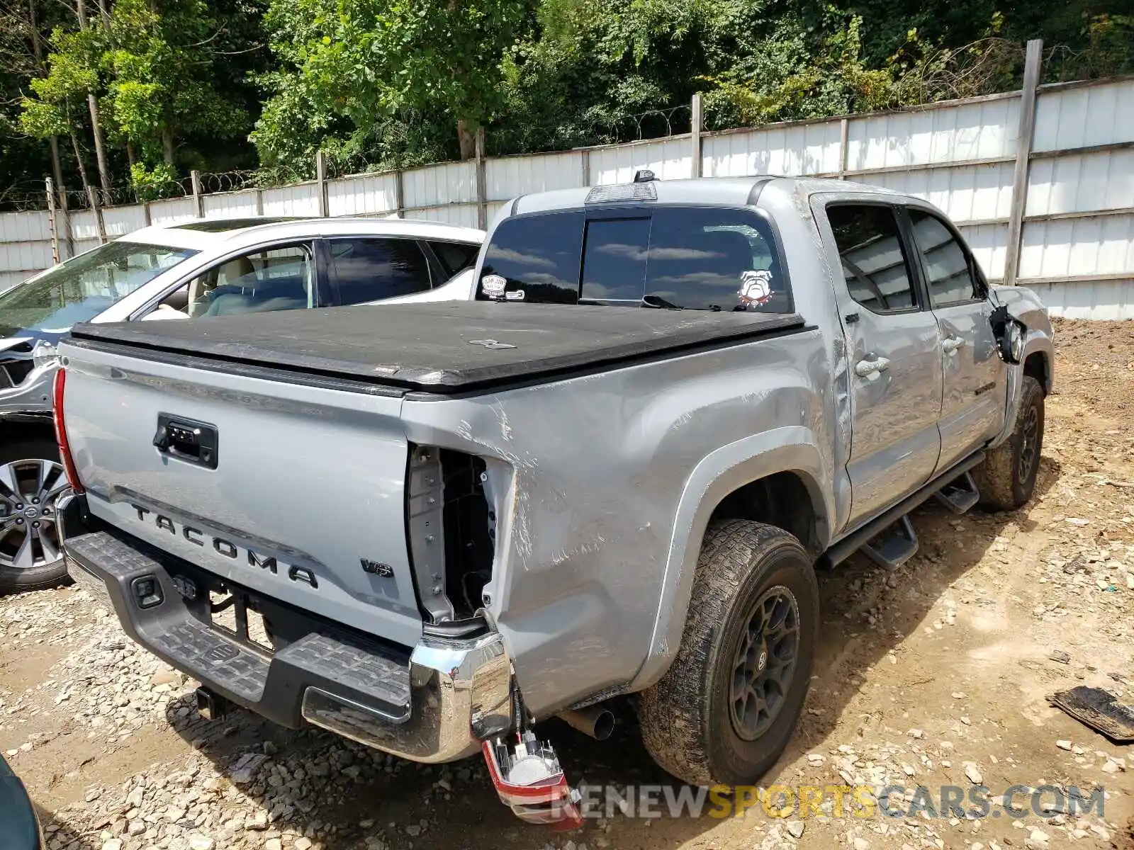 4 Photograph of a damaged car 3TMAZ5CN6LM123625 TOYOTA TACOMA 2020