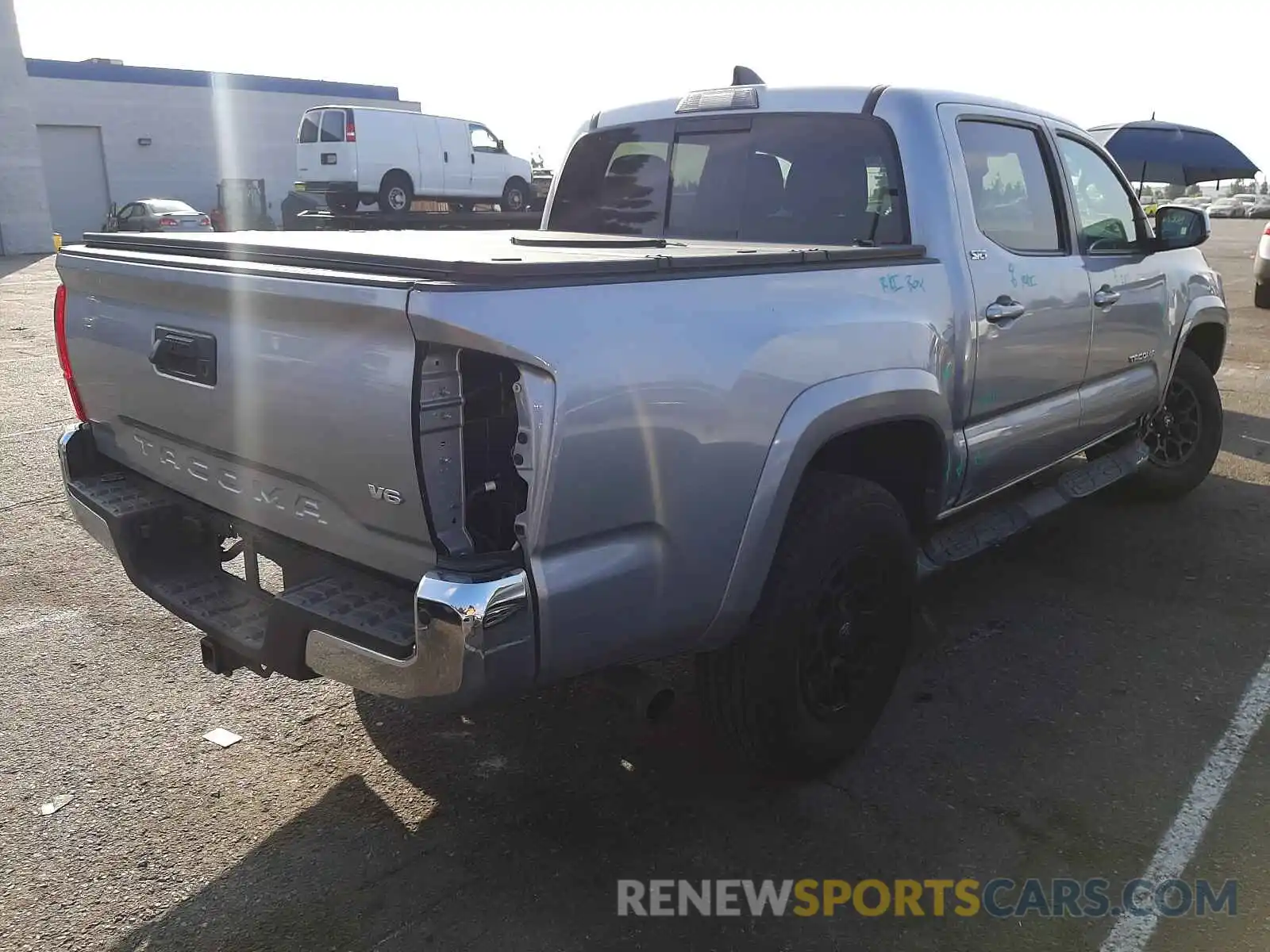 4 Photograph of a damaged car 3TMAZ5CN6LM125942 TOYOTA TACOMA 2020