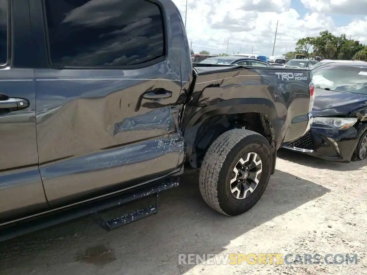 9 Photograph of a damaged car 3TMAZ5CN6LM129070 TOYOTA TACOMA 2020