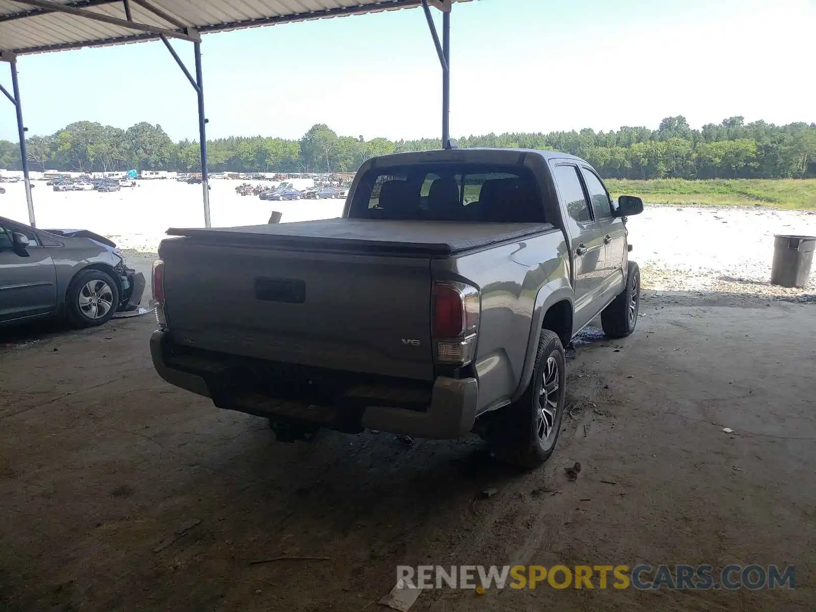 4 Photograph of a damaged car 3TMAZ5CN6LM129652 TOYOTA TACOMA 2020