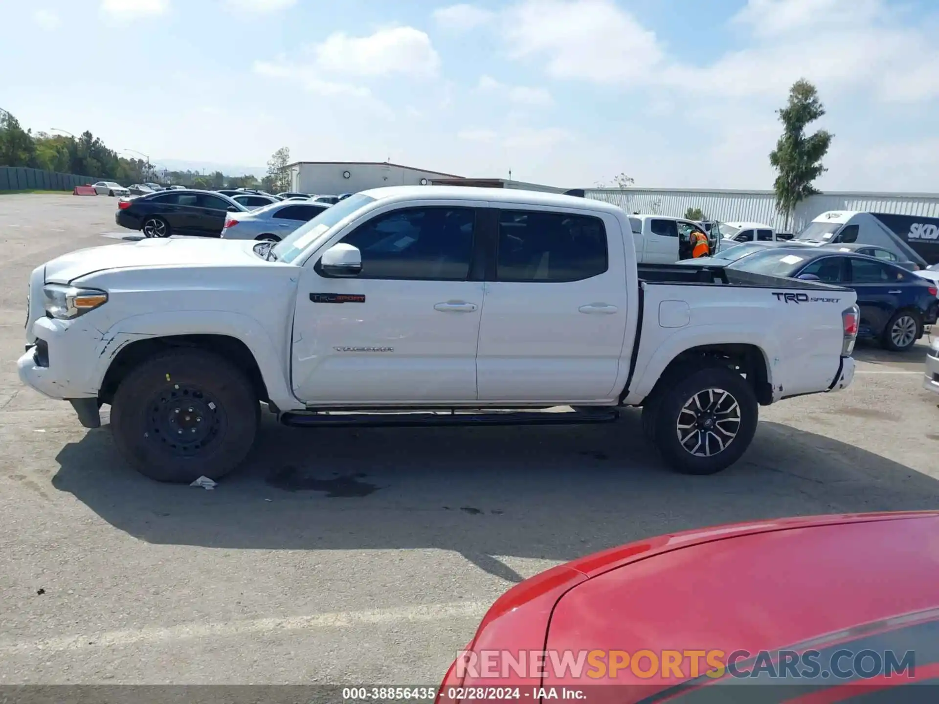 15 Photograph of a damaged car 3TMAZ5CN6LM131210 TOYOTA TACOMA 2020