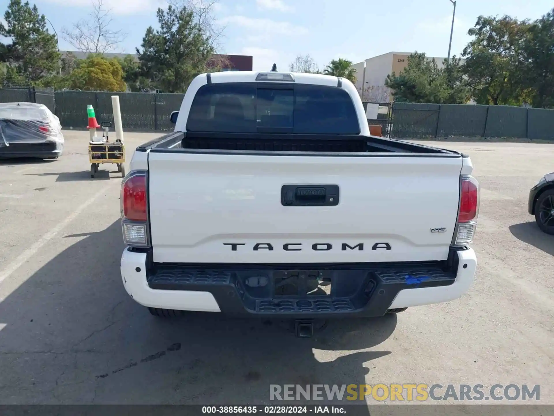 17 Photograph of a damaged car 3TMAZ5CN6LM131210 TOYOTA TACOMA 2020