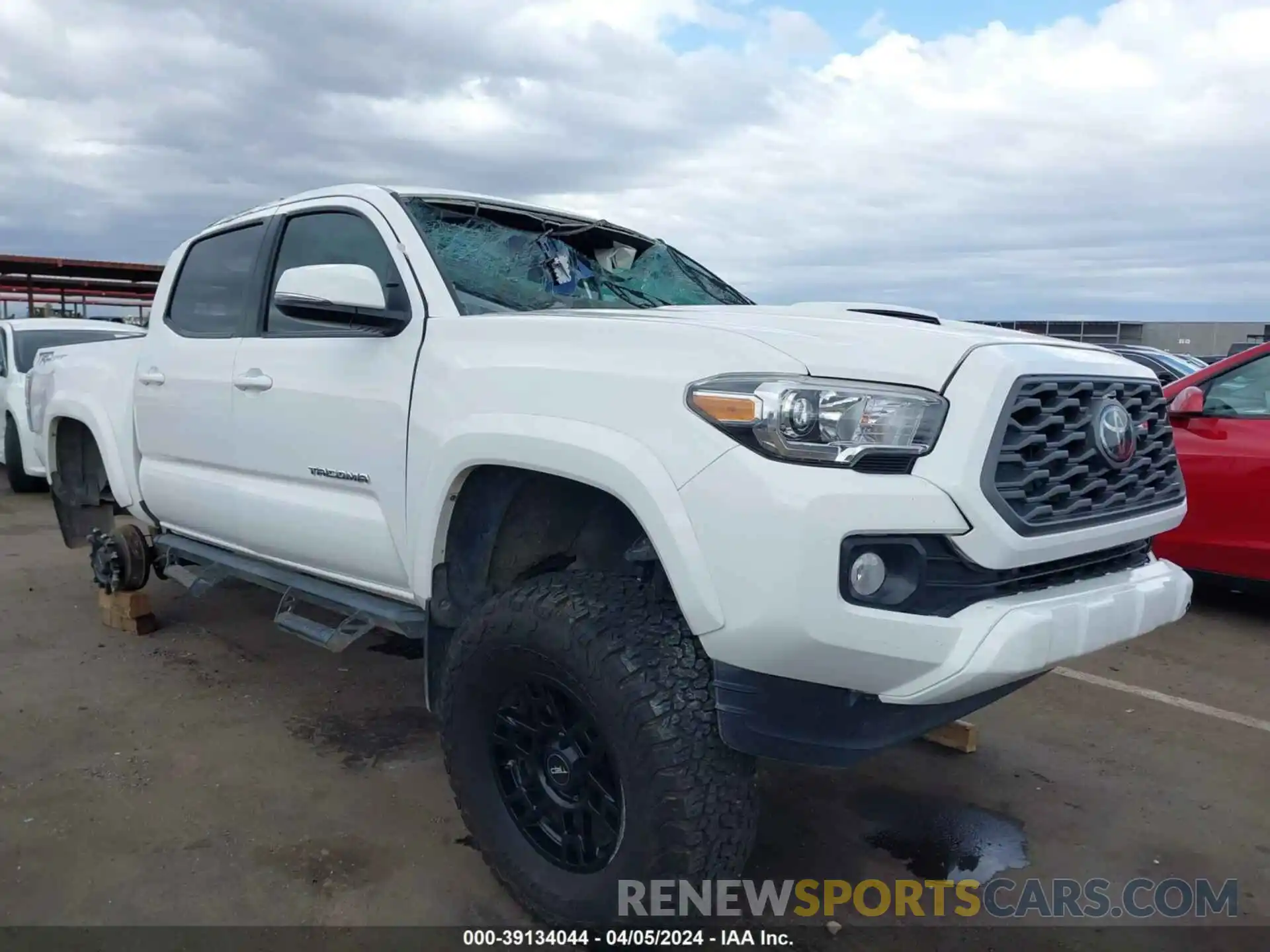 1 Photograph of a damaged car 3TMAZ5CN6LM131336 TOYOTA TACOMA 2020