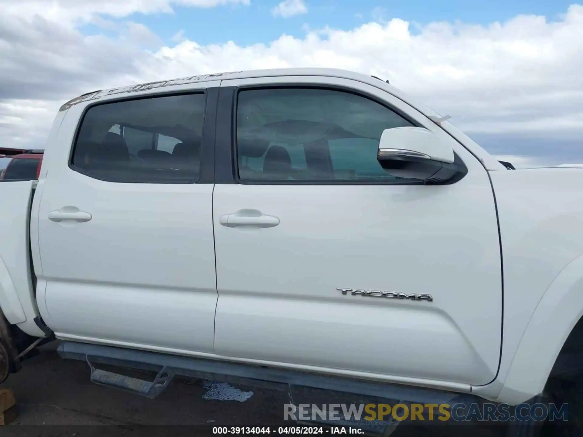 14 Photograph of a damaged car 3TMAZ5CN6LM131336 TOYOTA TACOMA 2020