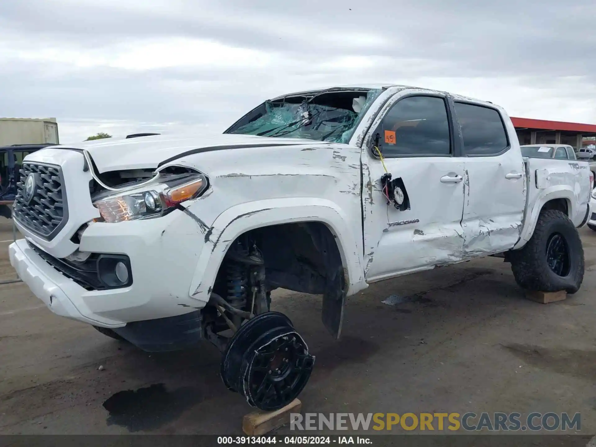 6 Photograph of a damaged car 3TMAZ5CN6LM131336 TOYOTA TACOMA 2020