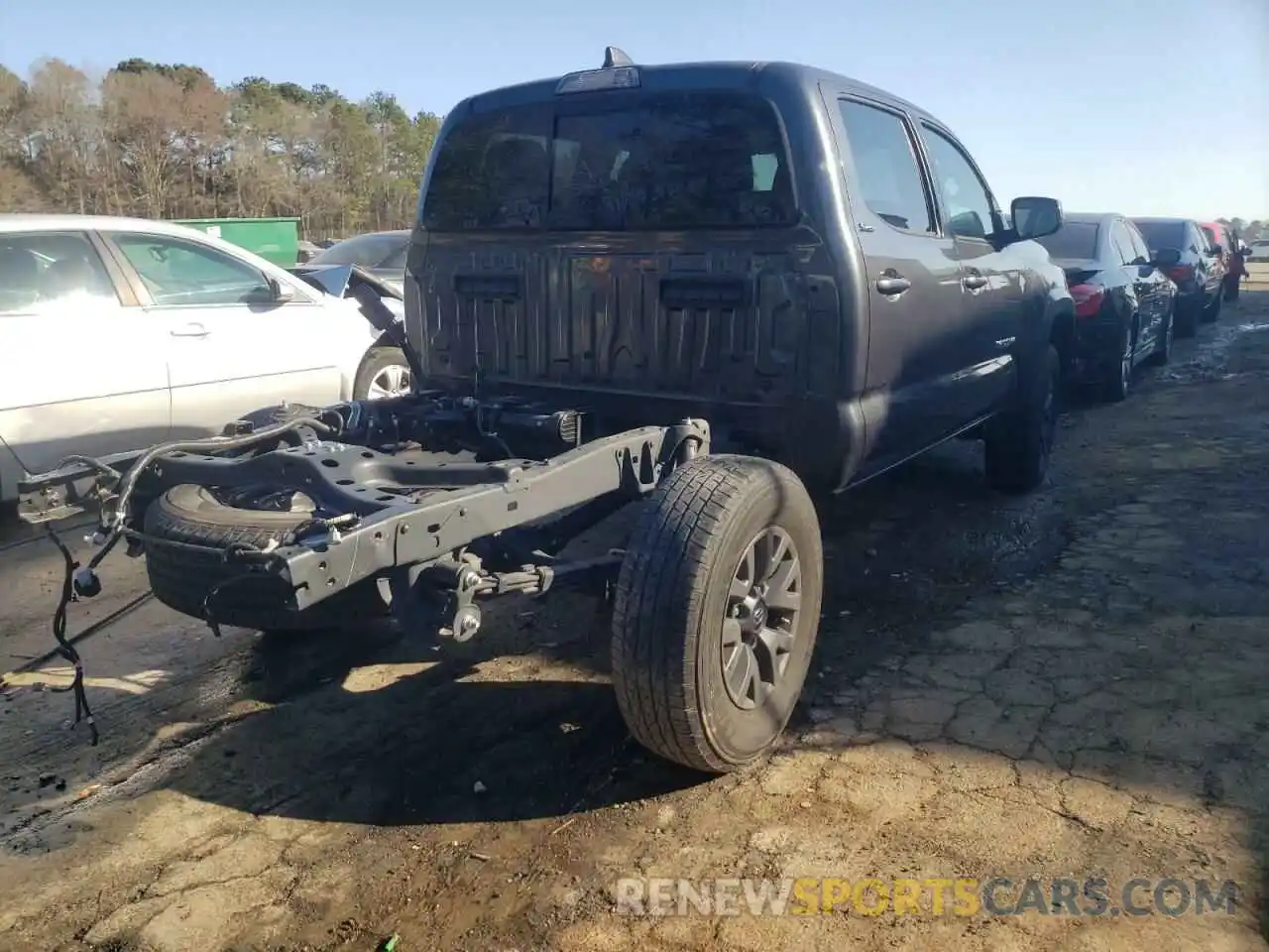 4 Photograph of a damaged car 3TMAZ5CN6LM133653 TOYOTA TACOMA 2020