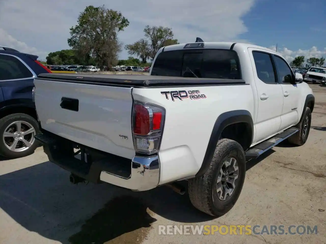 4 Photograph of a damaged car 3TMAZ5CN6LM134480 TOYOTA TACOMA 2020