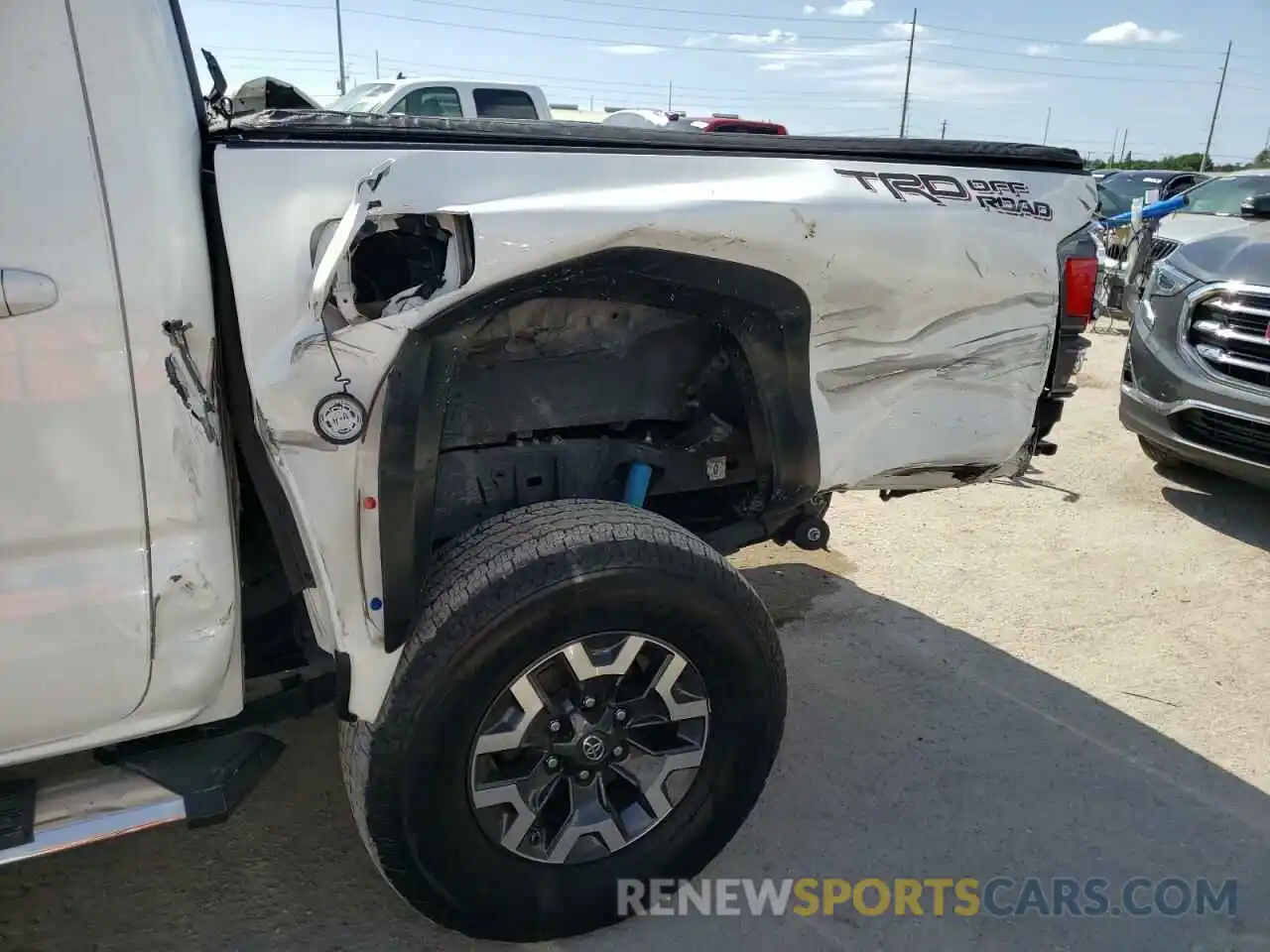 9 Photograph of a damaged car 3TMAZ5CN6LM134480 TOYOTA TACOMA 2020