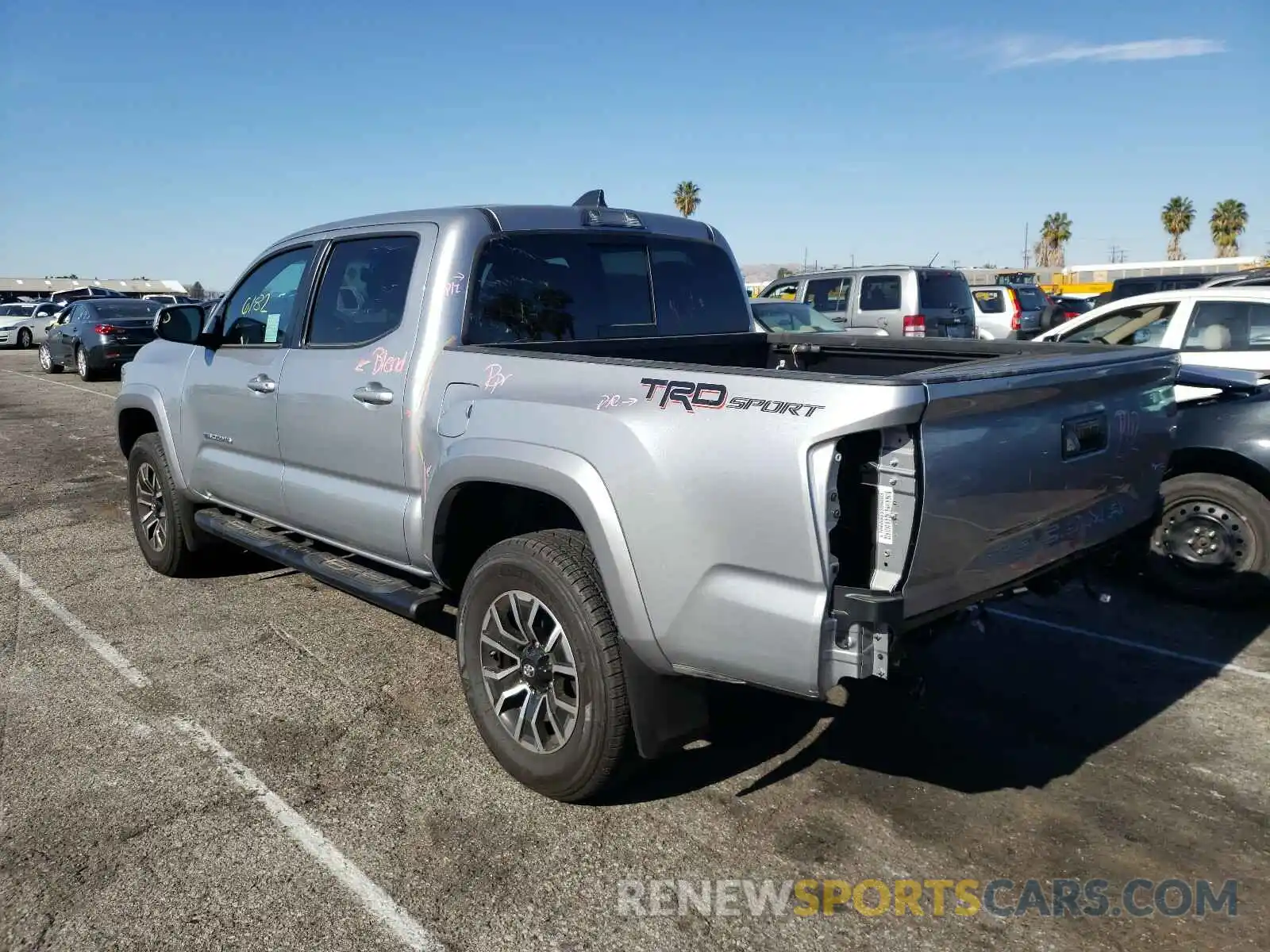 3 Photograph of a damaged car 3TMAZ5CN6LM135435 TOYOTA TACOMA 2020