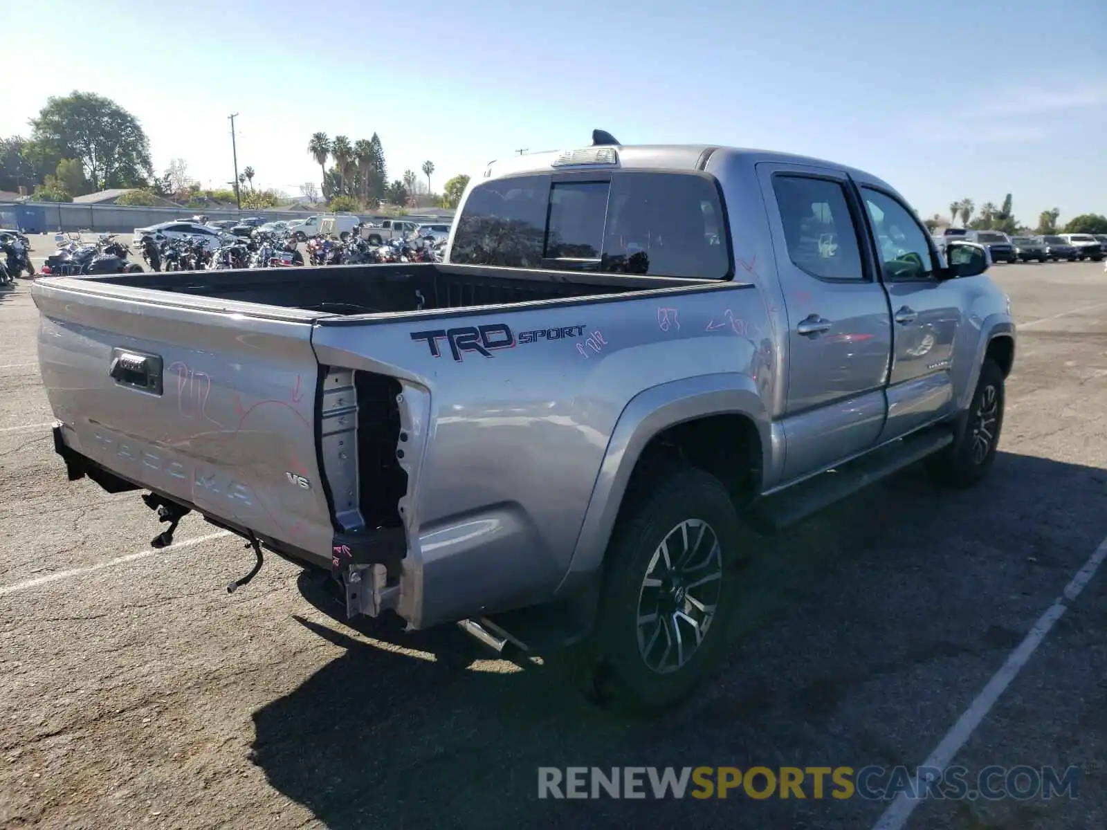 4 Photograph of a damaged car 3TMAZ5CN6LM135435 TOYOTA TACOMA 2020