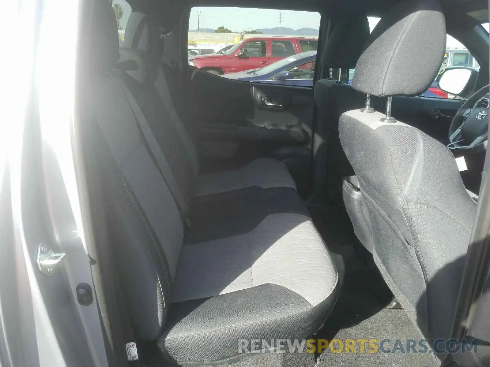 6 Photograph of a damaged car 3TMAZ5CN6LM135435 TOYOTA TACOMA 2020