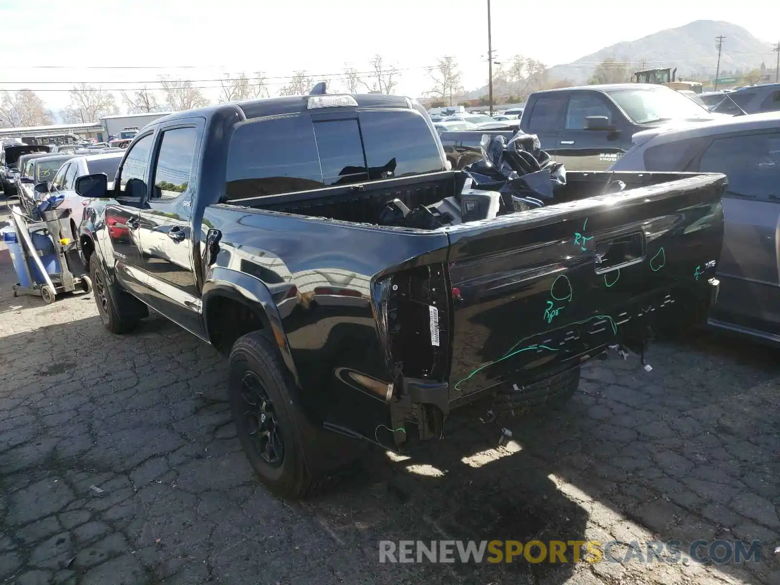 3 Photograph of a damaged car 3TMAZ5CN6LM139243 TOYOTA TACOMA 2020