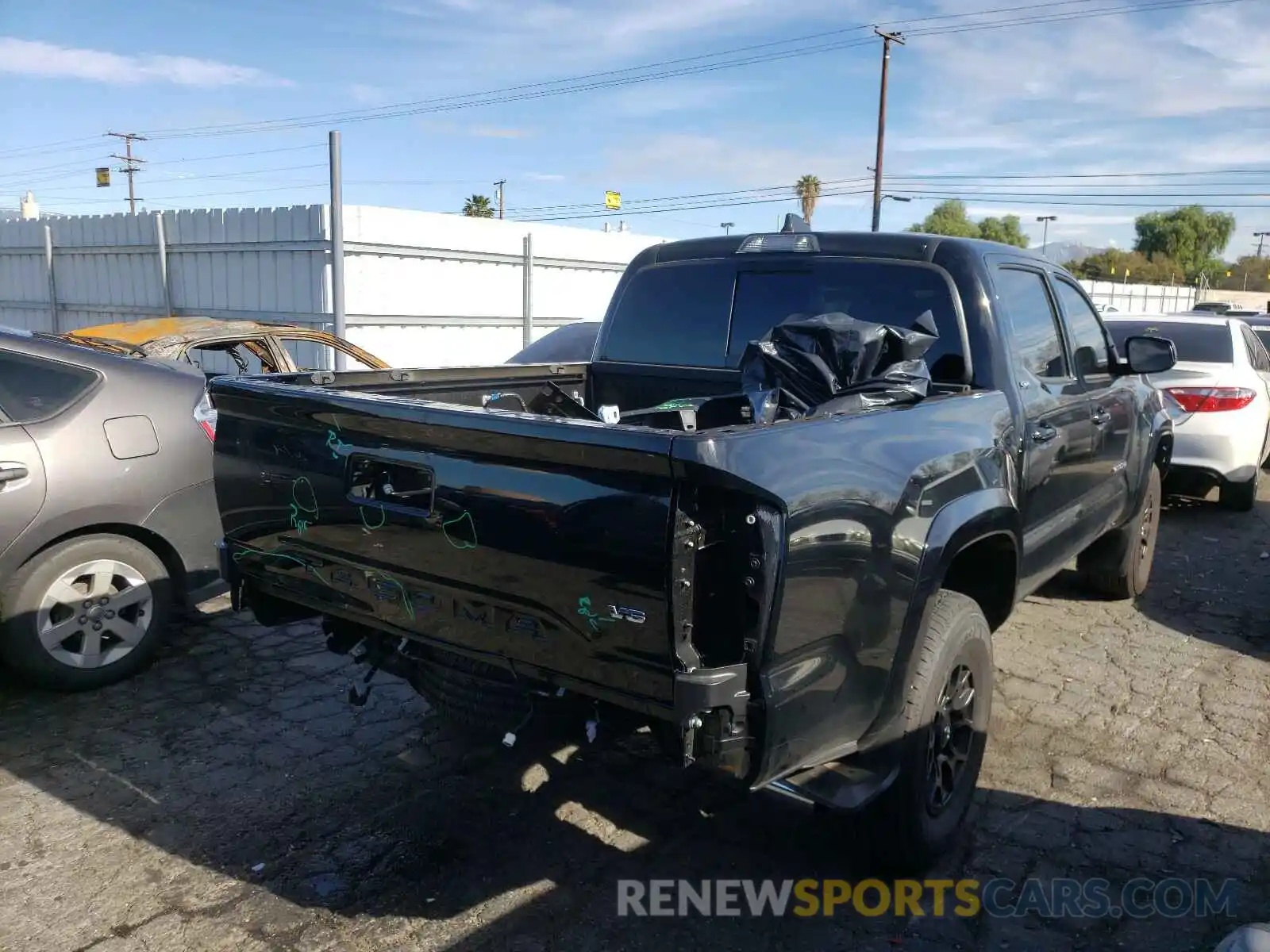 4 Photograph of a damaged car 3TMAZ5CN6LM139243 TOYOTA TACOMA 2020