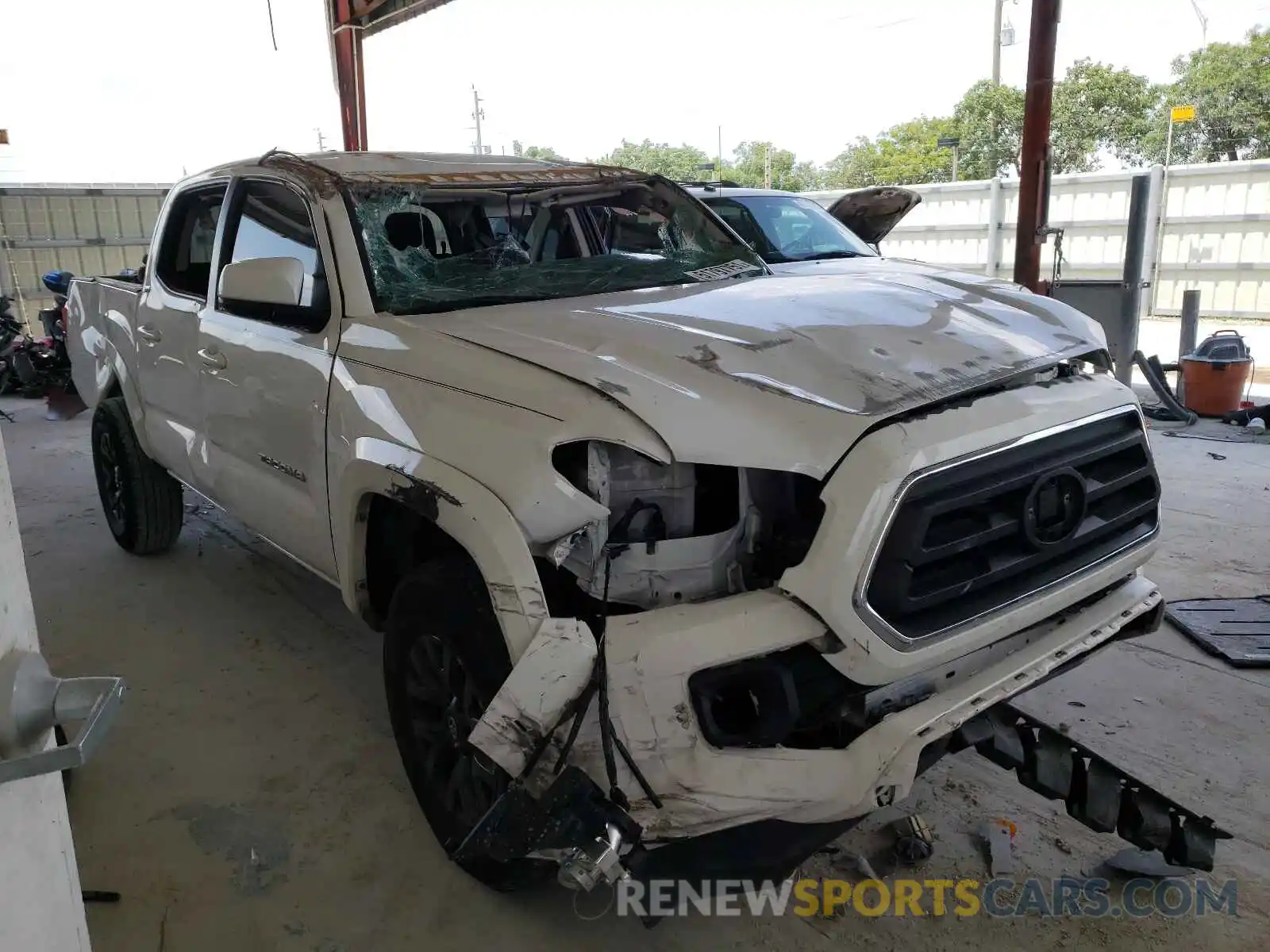 1 Photograph of a damaged car 3TMAZ5CN7LM116988 TOYOTA TACOMA 2020