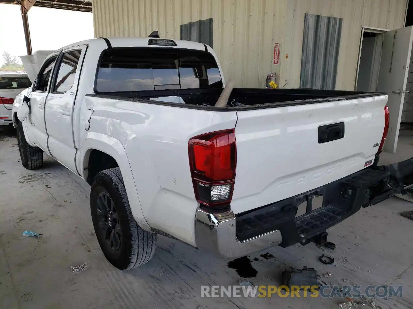 3 Photograph of a damaged car 3TMAZ5CN7LM116988 TOYOTA TACOMA 2020