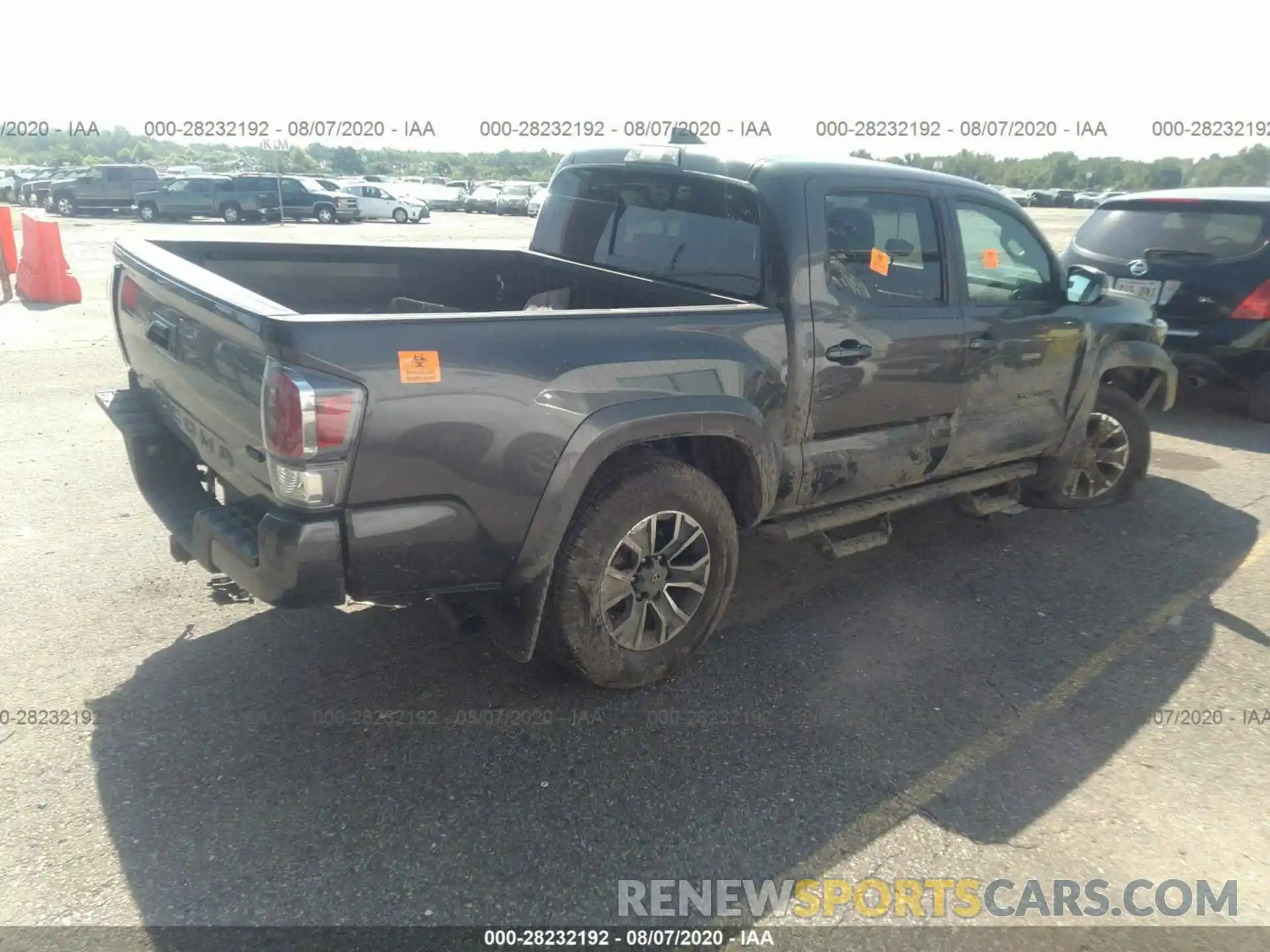 4 Photograph of a damaged car 3TMAZ5CN7LM118319 TOYOTA TACOMA 2020