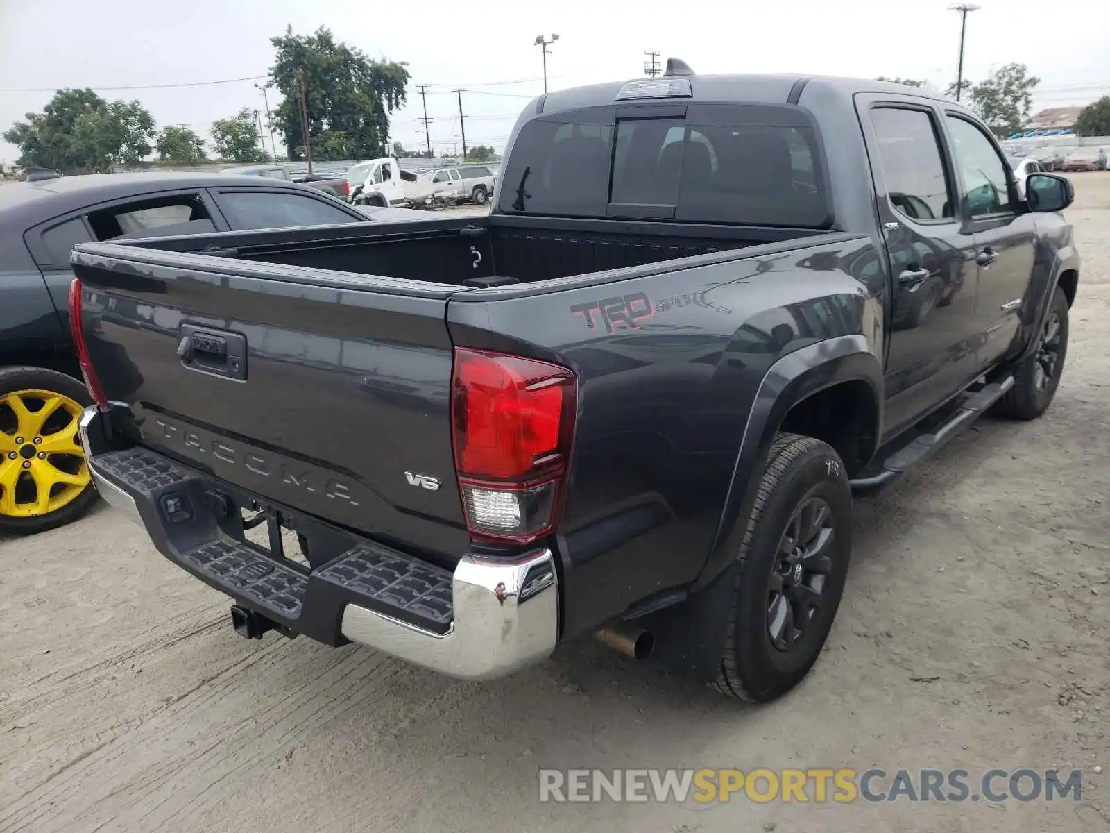 4 Photograph of a damaged car 3TMAZ5CN7LM121737 TOYOTA TACOMA 2020