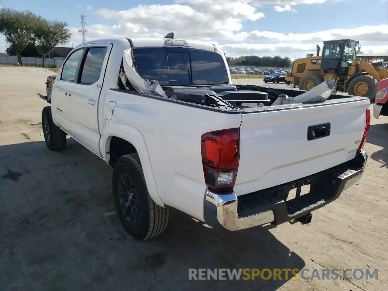 3 Photograph of a damaged car 3TMAZ5CN7LM122418 TOYOTA TACOMA 2020