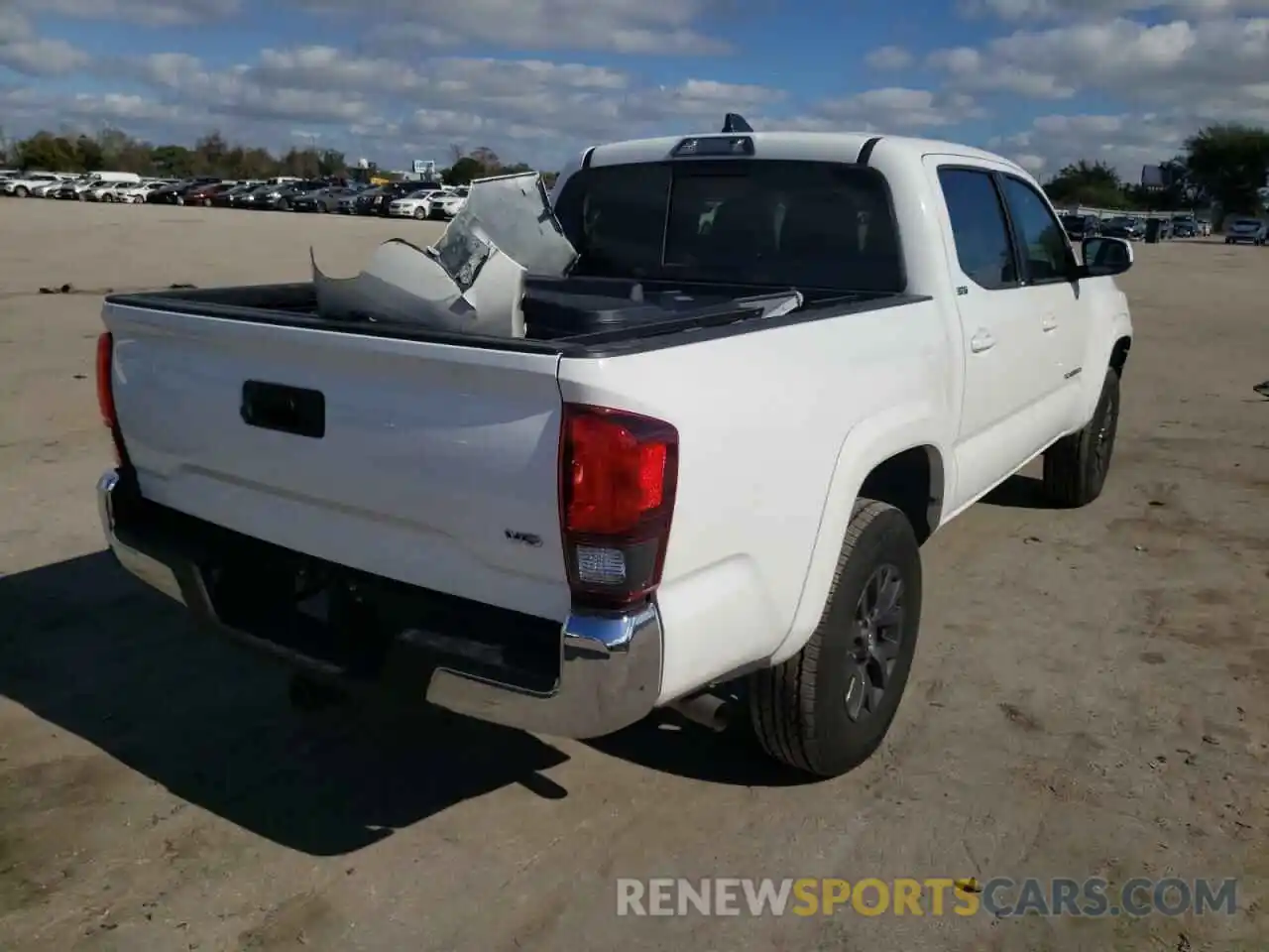 4 Photograph of a damaged car 3TMAZ5CN7LM122418 TOYOTA TACOMA 2020