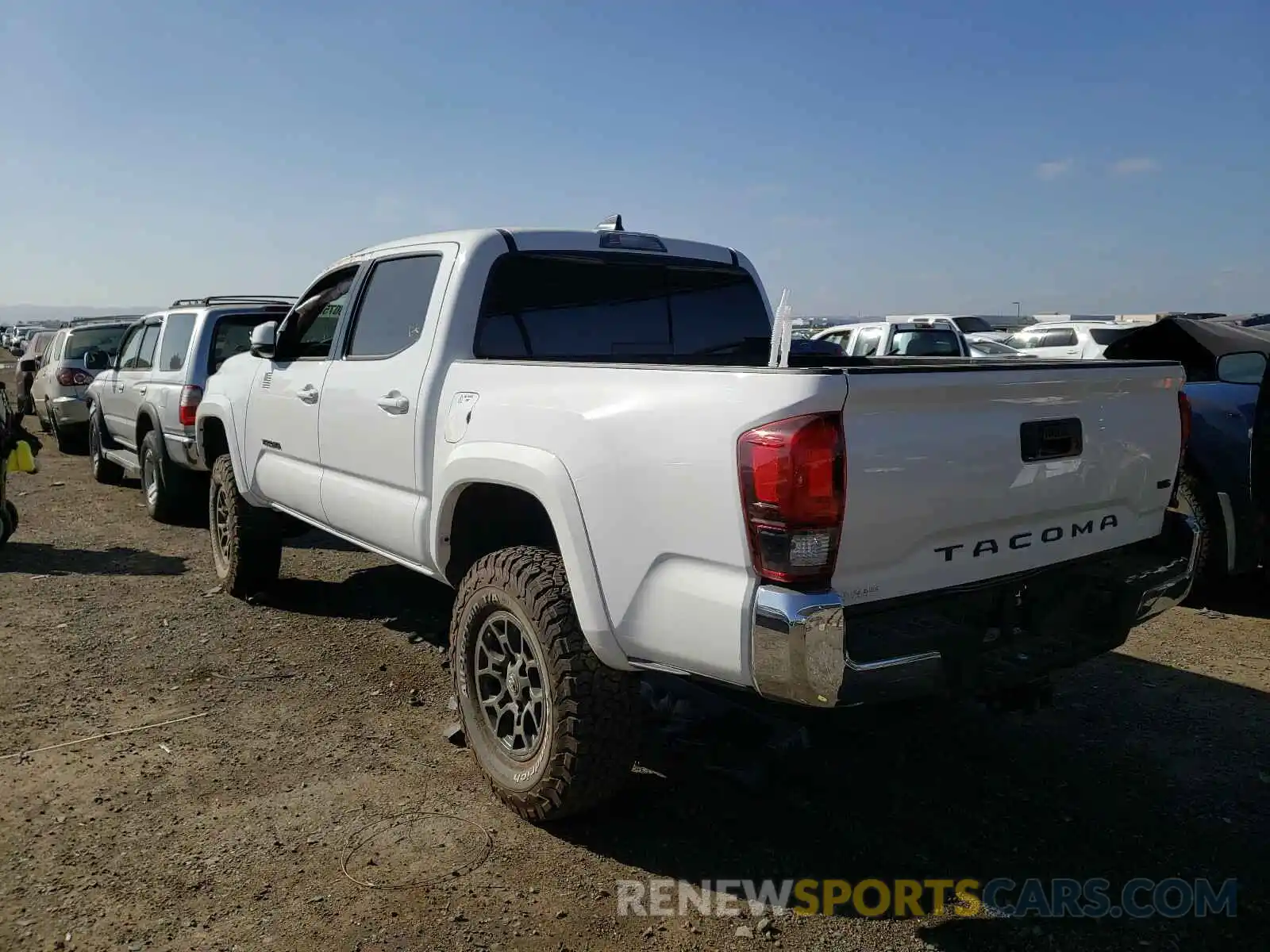 3 Photograph of a damaged car 3TMAZ5CN7LM122600 TOYOTA TACOMA 2020