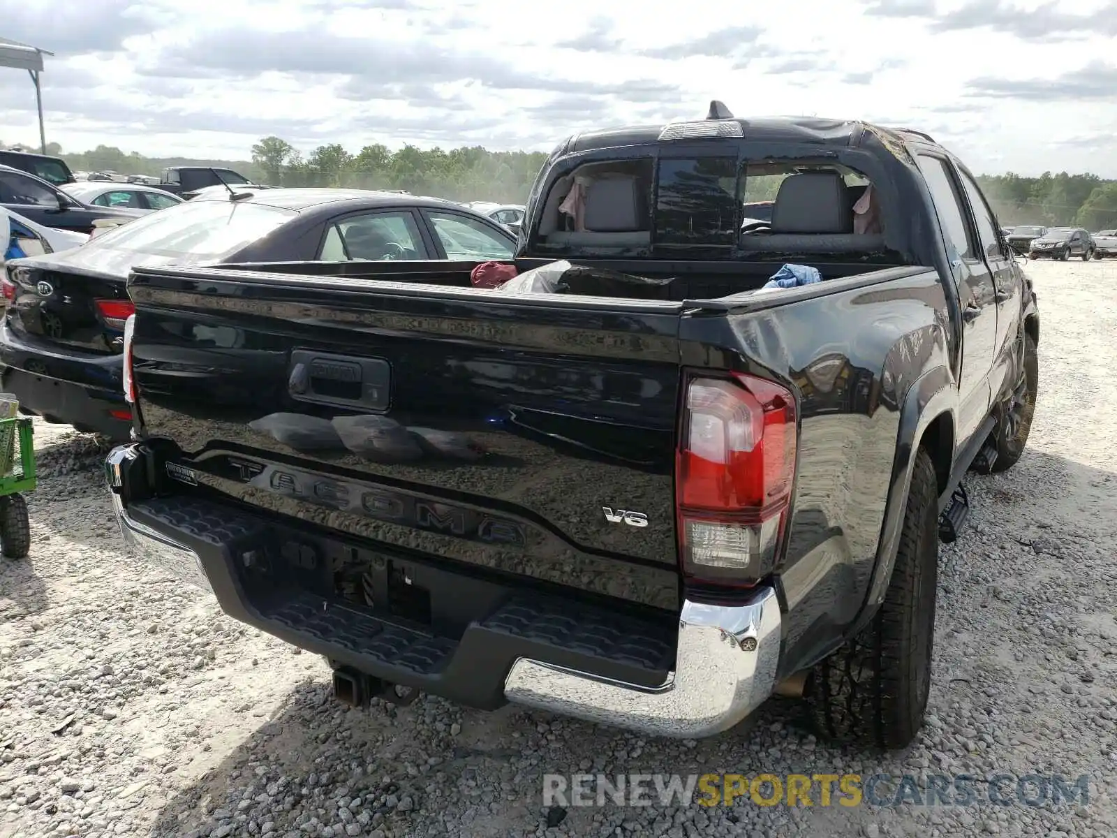 4 Photograph of a damaged car 3TMAZ5CN7LM123486 TOYOTA TACOMA 2020