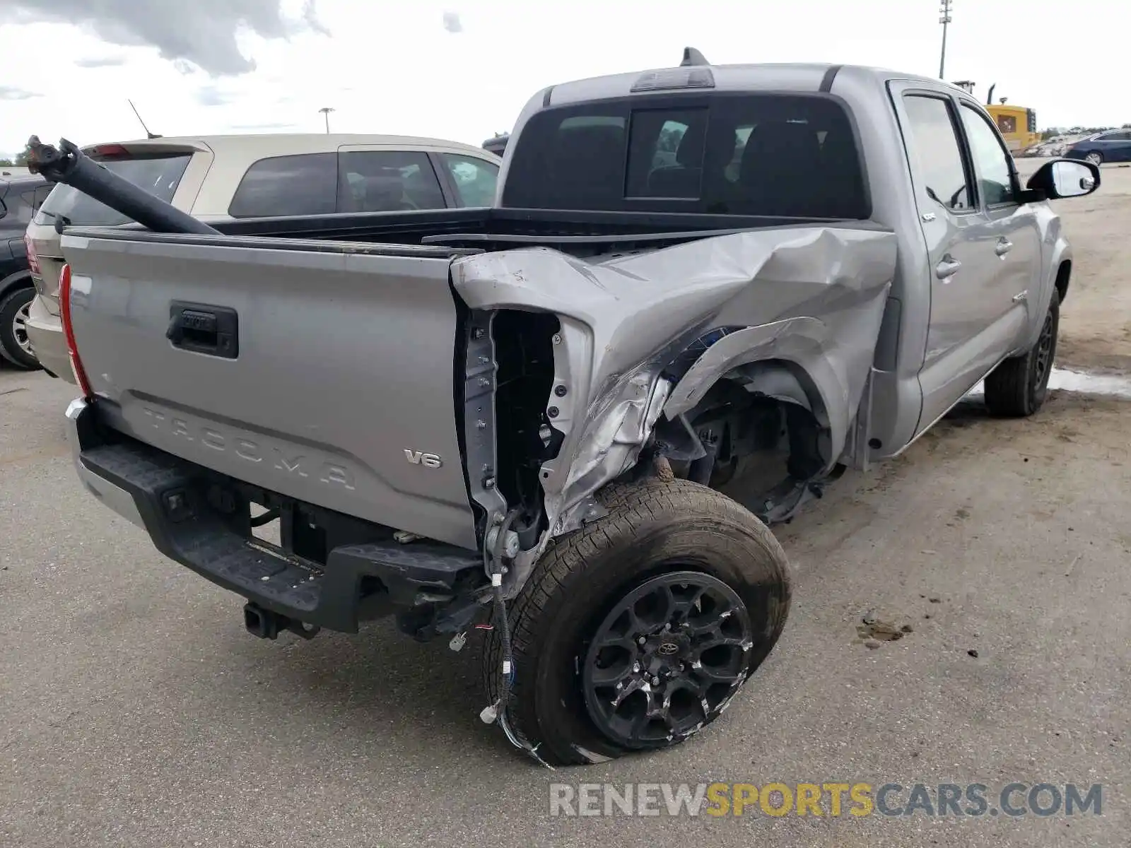 4 Photograph of a damaged car 3TMAZ5CN7LM123729 TOYOTA TACOMA 2020