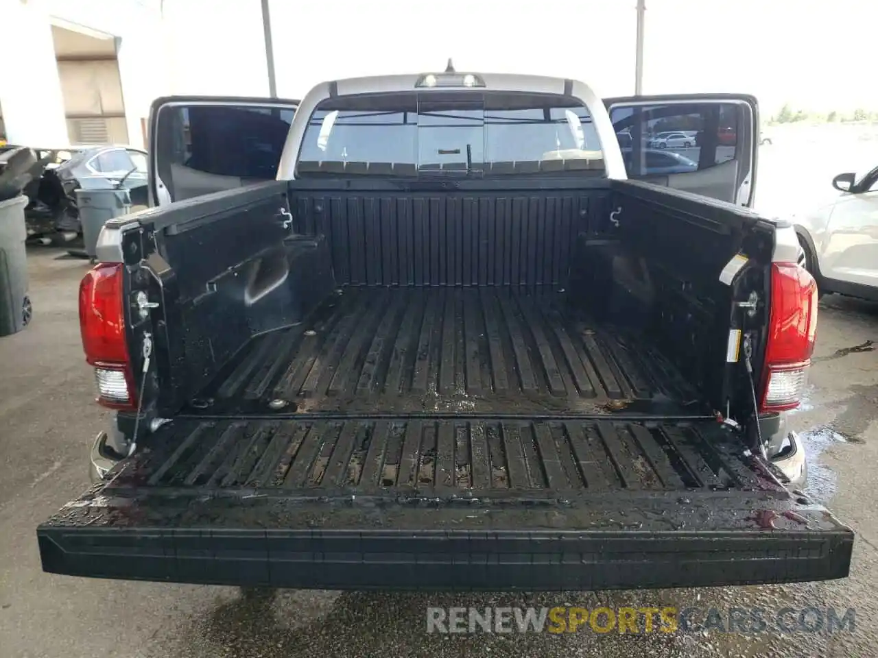 9 Photograph of a damaged car 3TMAZ5CN7LM130891 TOYOTA TACOMA 2020