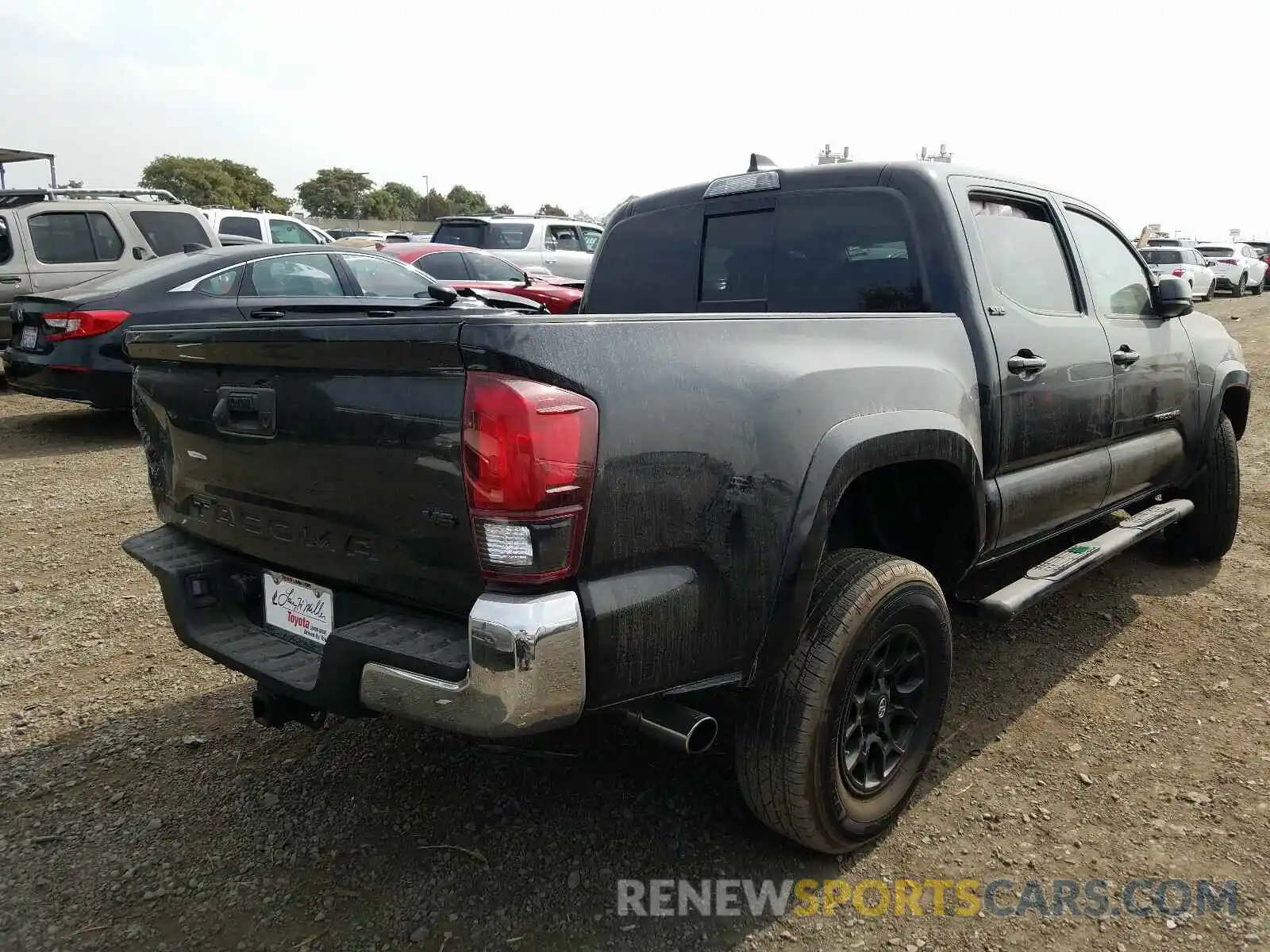 4 Photograph of a damaged car 3TMAZ5CN7LM132155 TOYOTA TACOMA 2020